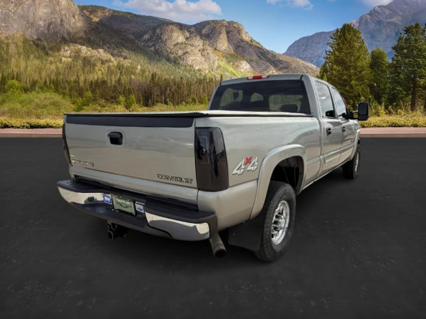 2003 Light Pewter Metallic /Dark Charcoal Cloth Interior Chevrolet Silverado 2500HD LS Crew Cab Short Bed 4WD (1GCHK23183F) with an 6.6L V8 OHV 32V TURBO DIESEL engine, 5-Speed Automatic transmission, located at 1235 N Woodruff Ave., Idaho Falls, 83401, (208) 523-1053, 43.507172, -112.000488 - At Timberline Auto, finding a great deal on your next vehicle is always easy! Our experienced sales staff's goal is to help find you the right vehicle at the right price! Our knowledgeable finance department has options for almost any credit score. We offer extended service contract options to prote - Photo#4