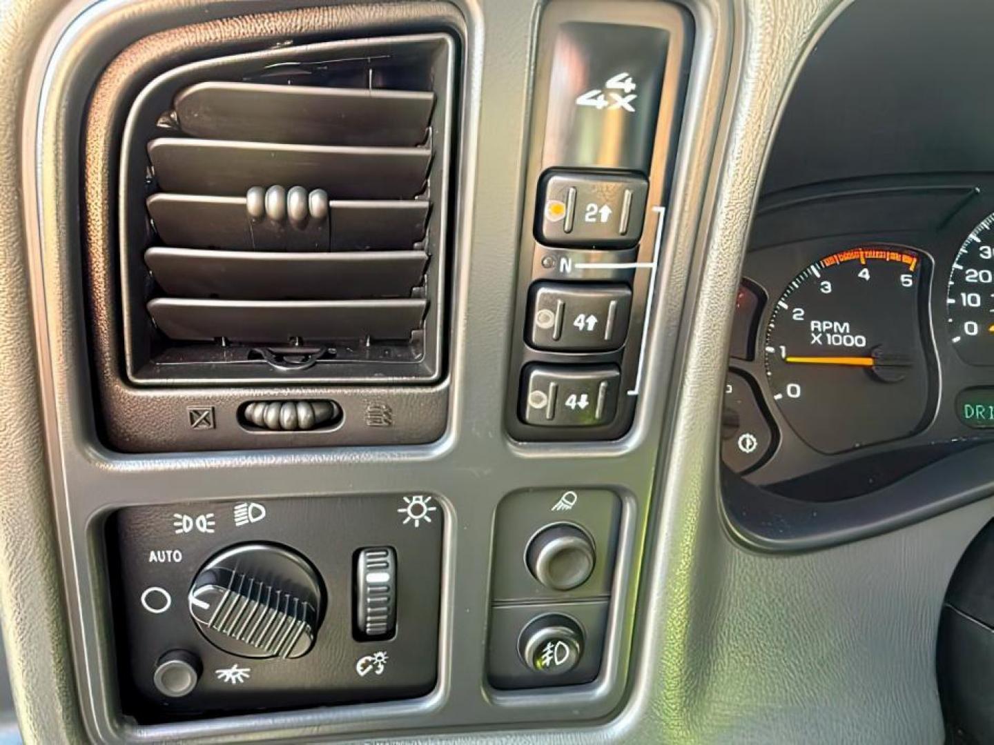 2003 Light Pewter Metallic /Dark Charcoal Cloth Interior Chevrolet Silverado 2500HD LS Crew Cab Short Bed 4WD (1GCHK23183F) with an 6.6L V8 OHV 32V TURBO DIESEL engine, 5-Speed Automatic transmission, located at 1235 N Woodruff Ave., Idaho Falls, 83401, (208) 523-1053, 43.507172, -112.000488 - At Timberline Auto, finding a great deal on your next vehicle is always easy! Our experienced sales staff's goal is to help find you the right vehicle at the right price! Our knowledgeable finance department has options for almost any credit score. We offer extended service contract options to prote - Photo#13