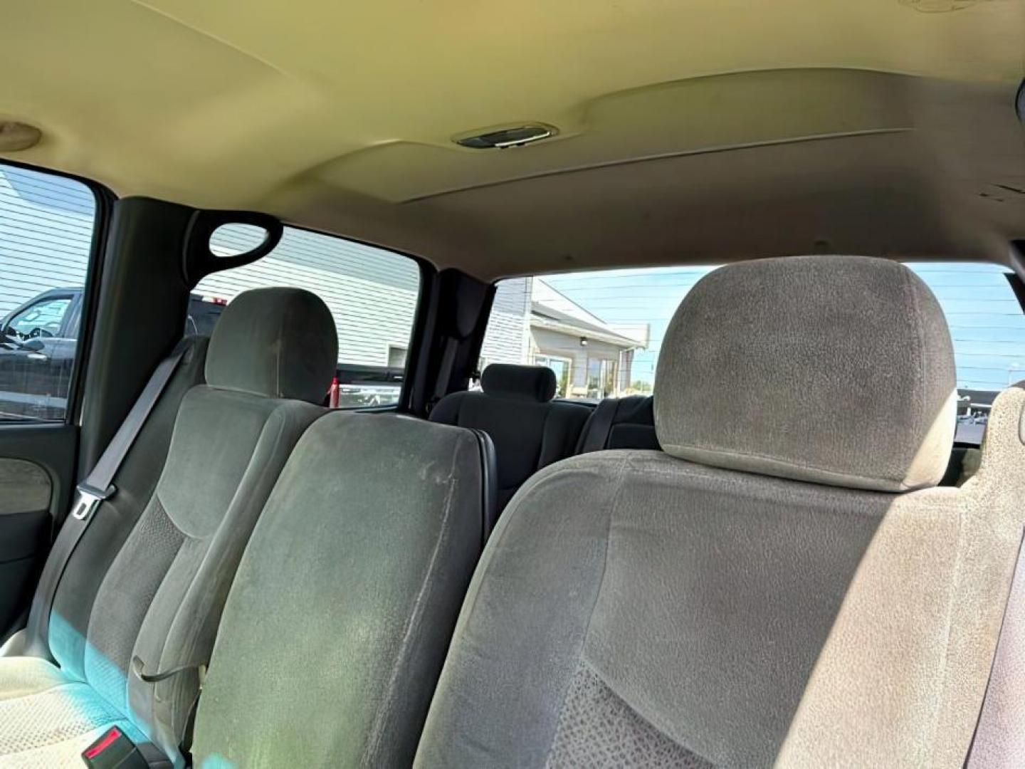 2003 Light Pewter Metallic /Dark Charcoal Cloth Interior Chevrolet Silverado 2500HD LS Crew Cab Short Bed 4WD (1GCHK23183F) with an 6.6L V8 OHV 32V TURBO DIESEL engine, 5-Speed Automatic transmission, located at 1235 N Woodruff Ave., Idaho Falls, 83401, (208) 523-1053, 43.507172, -112.000488 - At Timberline Auto, finding a great deal on your next vehicle is always easy! Our experienced sales staff's goal is to help find you the right vehicle at the right price! Our knowledgeable finance department has options for almost any credit score. We offer extended service contract options to prote - Photo#14