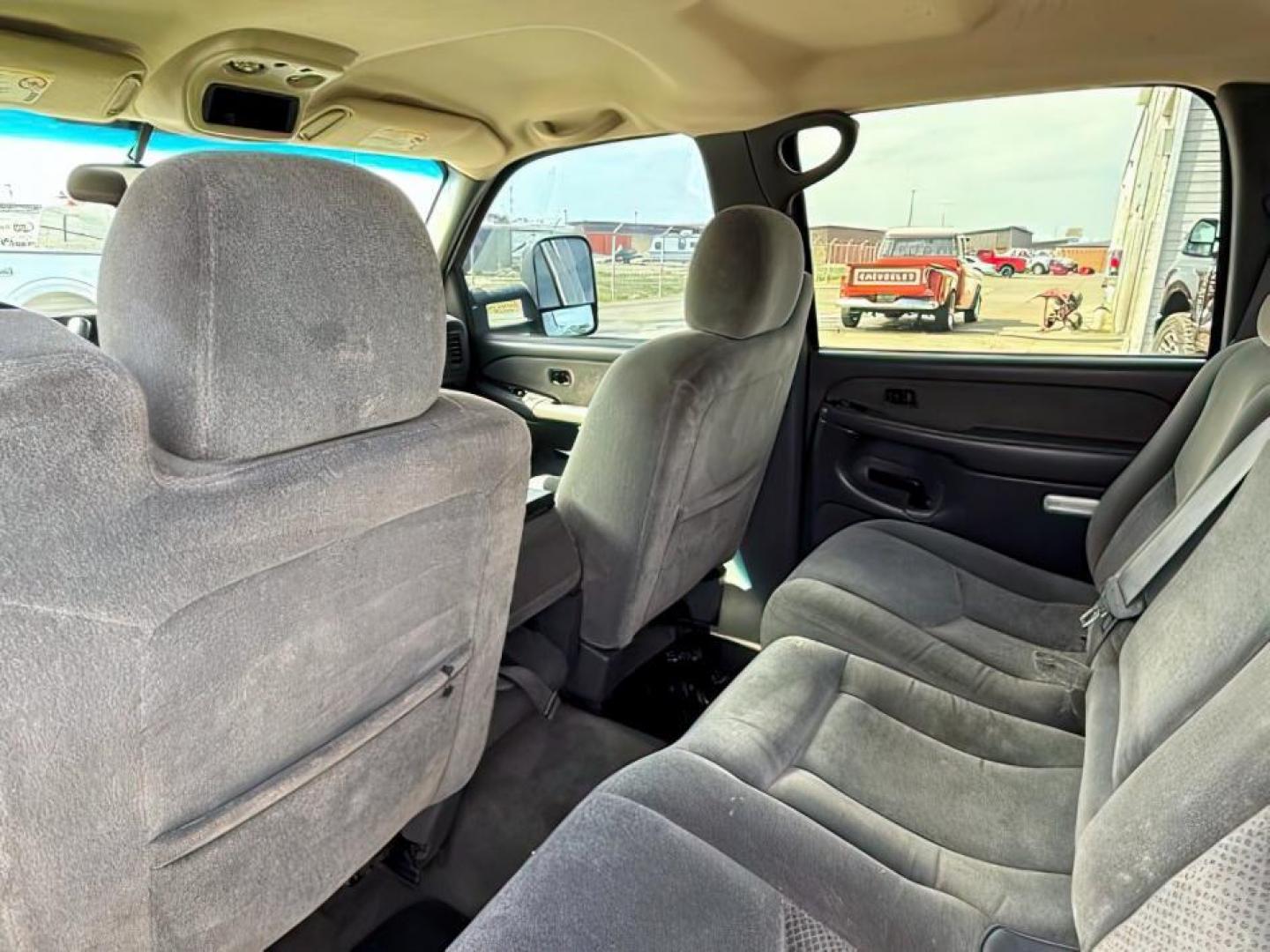 2003 Light Pewter Metallic /Dark Charcoal Cloth Interior Chevrolet Silverado 2500HD LS Crew Cab Short Bed 4WD (1GCHK23183F) with an 6.6L V8 OHV 32V TURBO DIESEL engine, 5-Speed Automatic transmission, located at 1235 N Woodruff Ave., Idaho Falls, 83401, (208) 523-1053, 43.507172, -112.000488 - At Timberline Auto, finding a great deal on your next vehicle is always easy! Our experienced sales staff's goal is to help find you the right vehicle at the right price! Our knowledgeable finance department has options for almost any credit score. We offer extended service contract options to prote - Photo#17