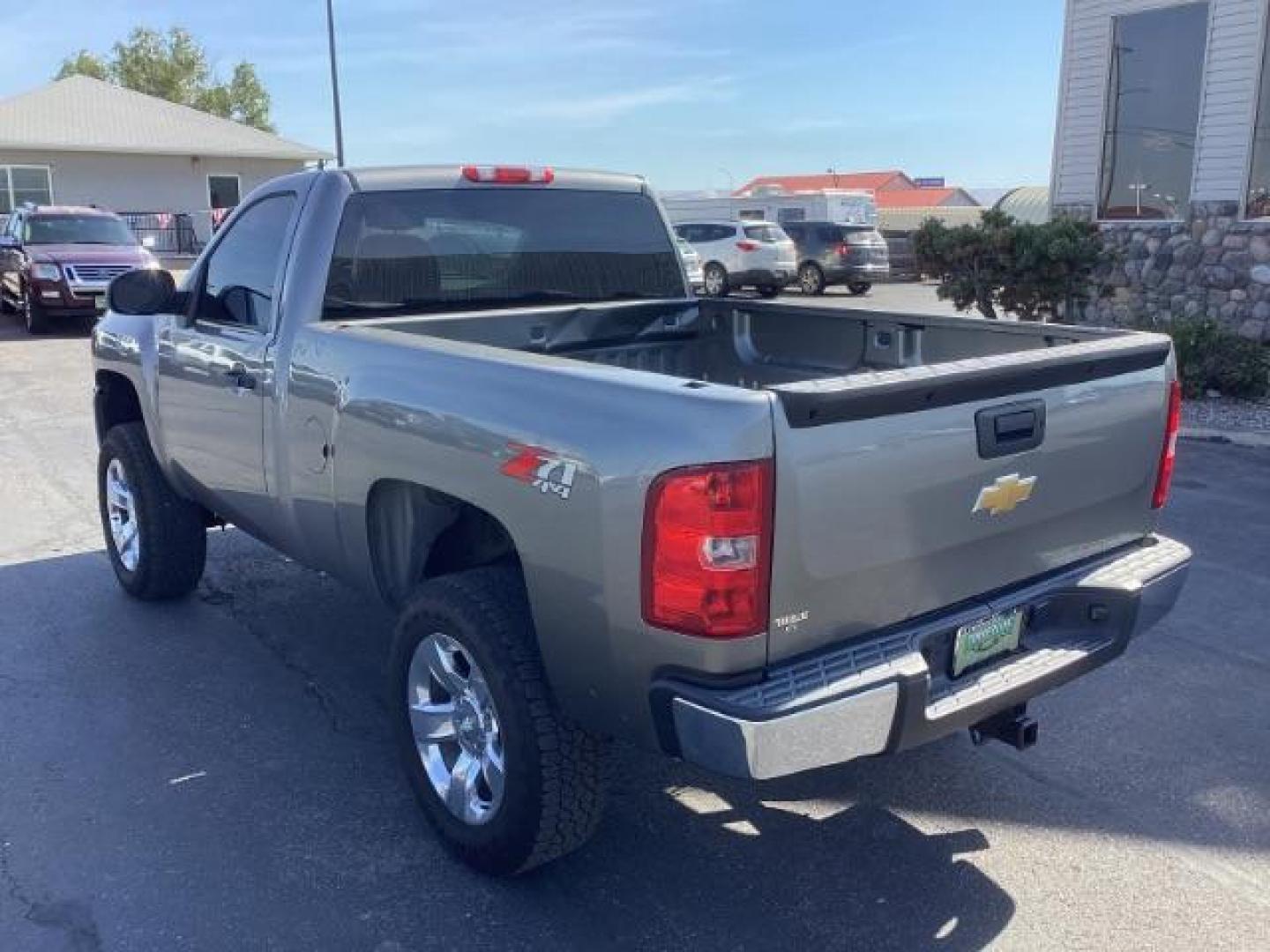 2013 Mocha Steel Metallic Chevrolet Silverado 1500 LT 4WD (1GCNKSE03DZ) with an 5.3L V8 OHV 16V FFV engine, located at 1235 N Woodruff Ave., Idaho Falls, 83401, (208) 523-1053, 43.507172, -112.000488 - Photo#4