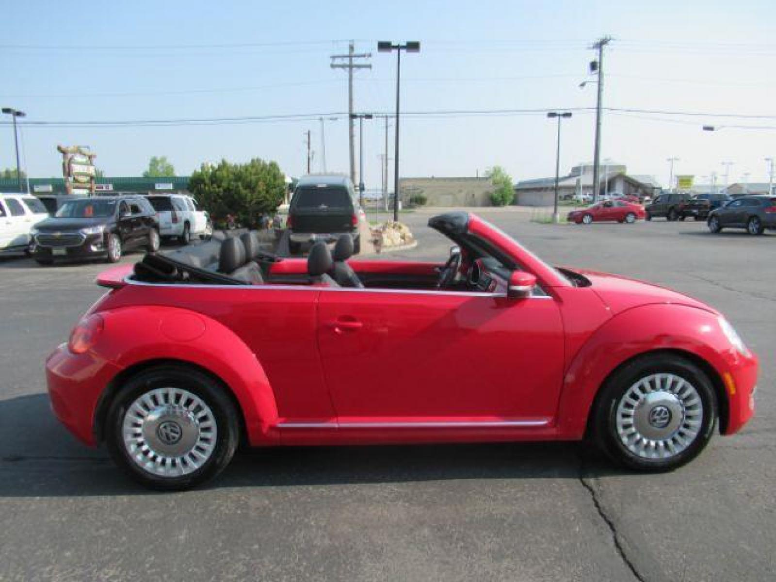 2015 RED /RED Volkswagen Beetle 1.8T PZEV Convertible (3VW517AT7FM) , 6-Speed Automatic transmission, located at 1235 N Woodruff Ave., Idaho Falls, 83401, (208) 523-1053, 43.507172, -112.000488 - Photo #9