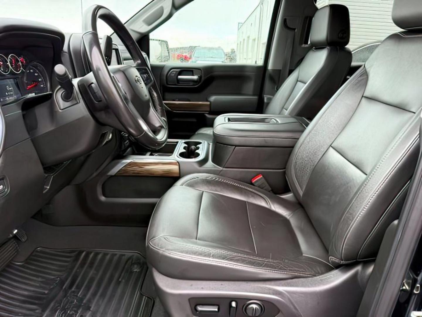 2020 BLACK /LEATHER Chevrolet Silverado 1500 RST Crew Cab 4WD (1GCUYEEL3LZ) with an 6.2 engine, AUTOMATIC transmission, located at 1235 N Woodruff Ave., Idaho Falls, 83401, (208) 523-1053, 43.507172, -112.000488 - At Timberline Auto, finding a great deal on your next vehicle is always easy! Our experienced sales staff's goal is to help find you the right vehicle at the right price! Our knowledgeable finance department has options for almost any credit score. We offer extended service contract options to prote - Photo#11