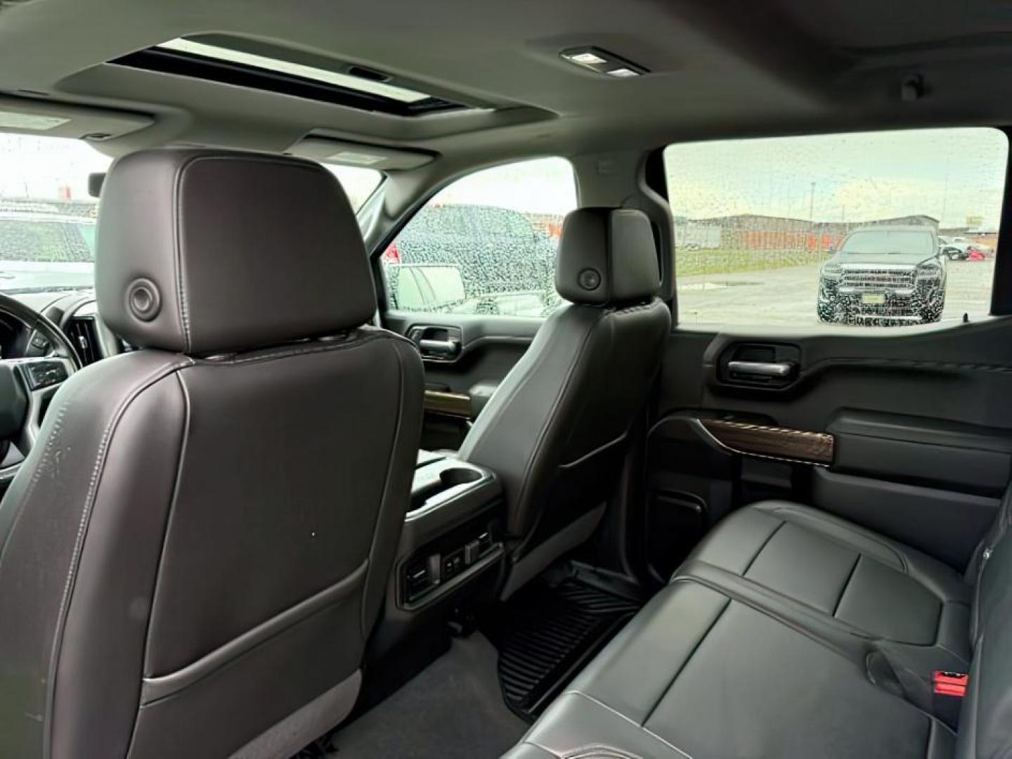 2020 BLACK /LEATHER Chevrolet Silverado 1500 RST Crew Cab 4WD (1GCUYEEL3LZ) with an 6.2 engine, AUTOMATIC transmission, located at 1235 N Woodruff Ave., Idaho Falls, 83401, (208) 523-1053, 43.507172, -112.000488 - At Timberline Auto, finding a great deal on your next vehicle is always easy! Our experienced sales staff's goal is to help find you the right vehicle at the right price! Our knowledgeable finance department has options for almost any credit score. We offer extended service contract options to prote - Photo#21