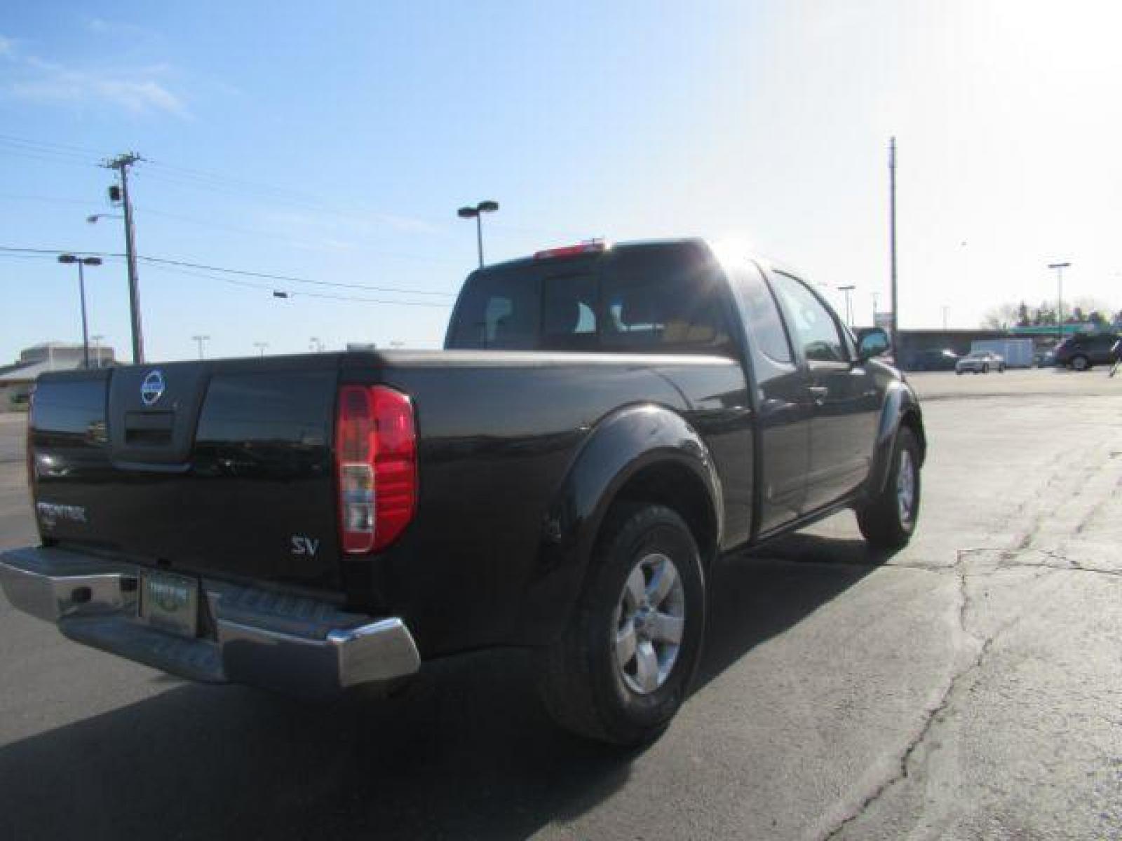 2012 GRAY /GRAY Nissan Frontier SV V6 King Cab 2WD (1N6AD0CU6CC) with an 4.0L V6 DOHC 24V engine, 5-Speed Automatic transmission, located at 1235 N Woodruff Ave., Idaho Falls, 83401, (208) 523-1053, 43.507172, -112.000488 - Photo #4
