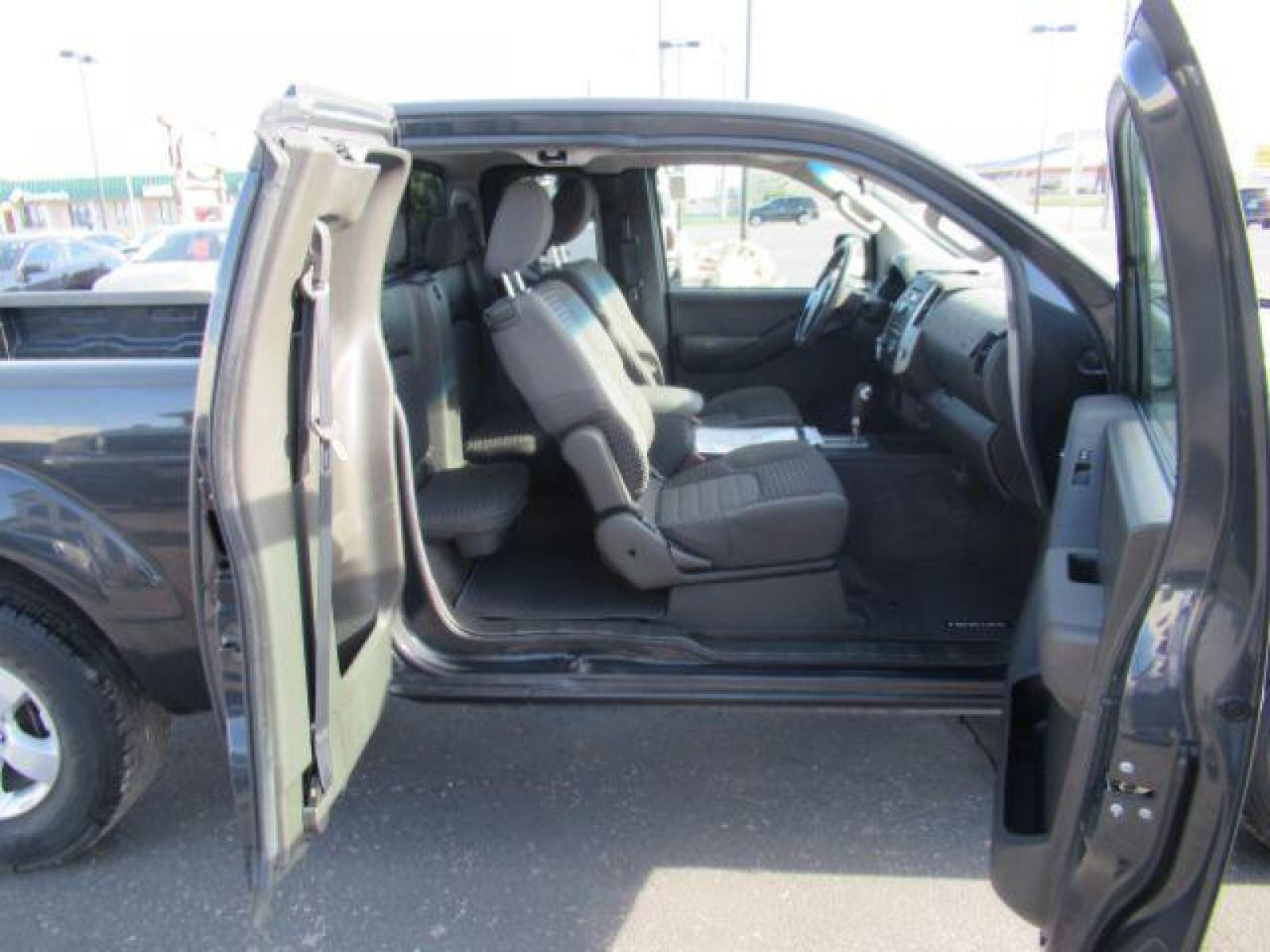2012 GRAY /GRAY Nissan Frontier SV V6 King Cab 2WD (1N6AD0CU6CC) with an 4.0L V6 DOHC 24V engine, 5-Speed Automatic transmission, located at 1235 N Woodruff Ave., Idaho Falls, 83401, (208) 523-1053, 43.507172, -112.000488 - Photo #21