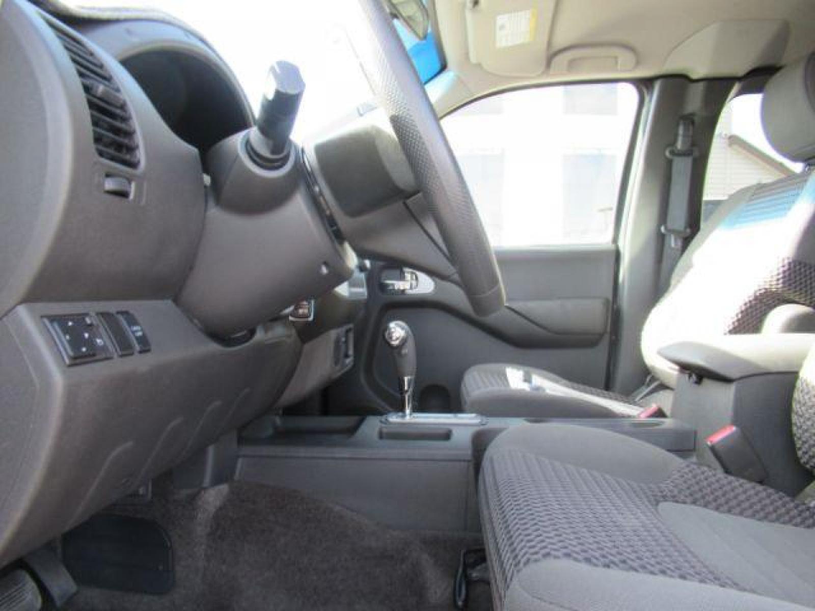 2012 GRAY /GRAY Nissan Frontier SV V6 King Cab 2WD (1N6AD0CU6CC) with an 4.0L V6 DOHC 24V engine, 5-Speed Automatic transmission, located at 1235 N Woodruff Ave., Idaho Falls, 83401, (208) 523-1053, 43.507172, -112.000488 - Photo #8