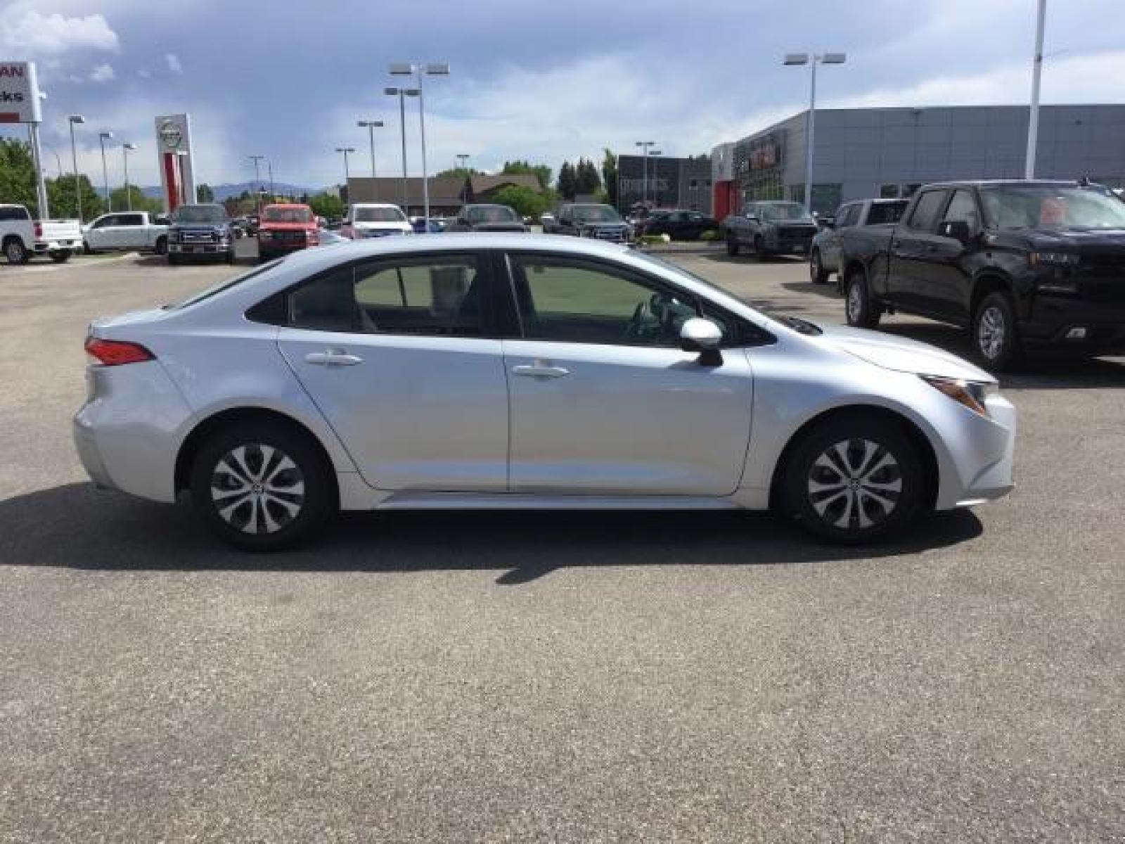 2022 SILVER /Gray, cloth Toyota Corolla LE Hybrid (JTDEAMDE3N3) with an 1.8L L4 DOHC 16V HYBRID engine, Automatic transmission, located at 1235 N Woodruff Ave., Idaho Falls, 83401, (208) 523-1053, 43.507172, -112.000488 - It is the HYBRID model with over 60 MPG!! The car comes with full sized rubber floor mats, a large touch screen display, blind spot monitor, newer tires with 90% tread, steering wheel mounted controls, push to start, back up camera, lane departure, collision avoidance, and so much more! At timberli - Photo #5