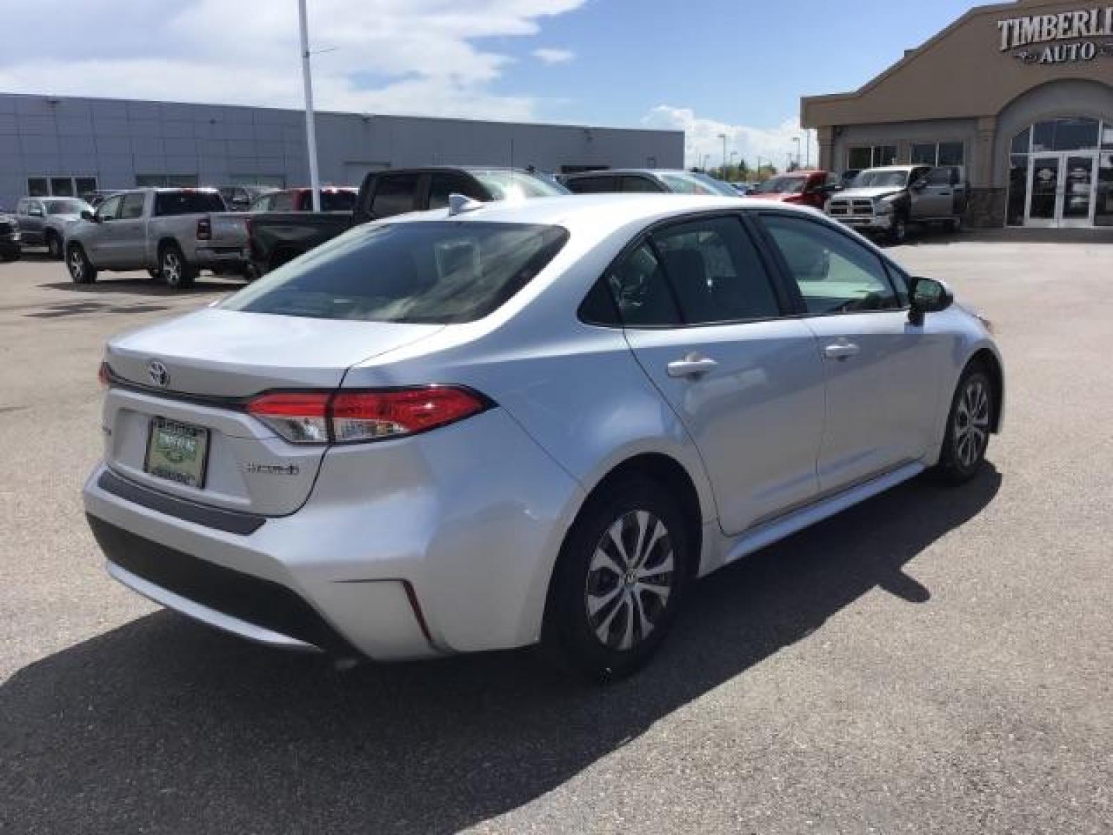 2022 SILVER /Gray, cloth Toyota Corolla LE Hybrid (JTDEAMDE3N3) with an 1.8L L4 DOHC 16V HYBRID engine, Automatic transmission, located at 1235 N Woodruff Ave., Idaho Falls, 83401, (208) 523-1053, 43.507172, -112.000488 - It is the HYBRID model with over 60 MPG!! The car comes with full sized rubber floor mats, a large touch screen display, blind spot monitor, newer tires with 90% tread, steering wheel mounted controls, push to start, back up camera, lane departure, collision avoidance, and so much more! At timberli - Photo #6