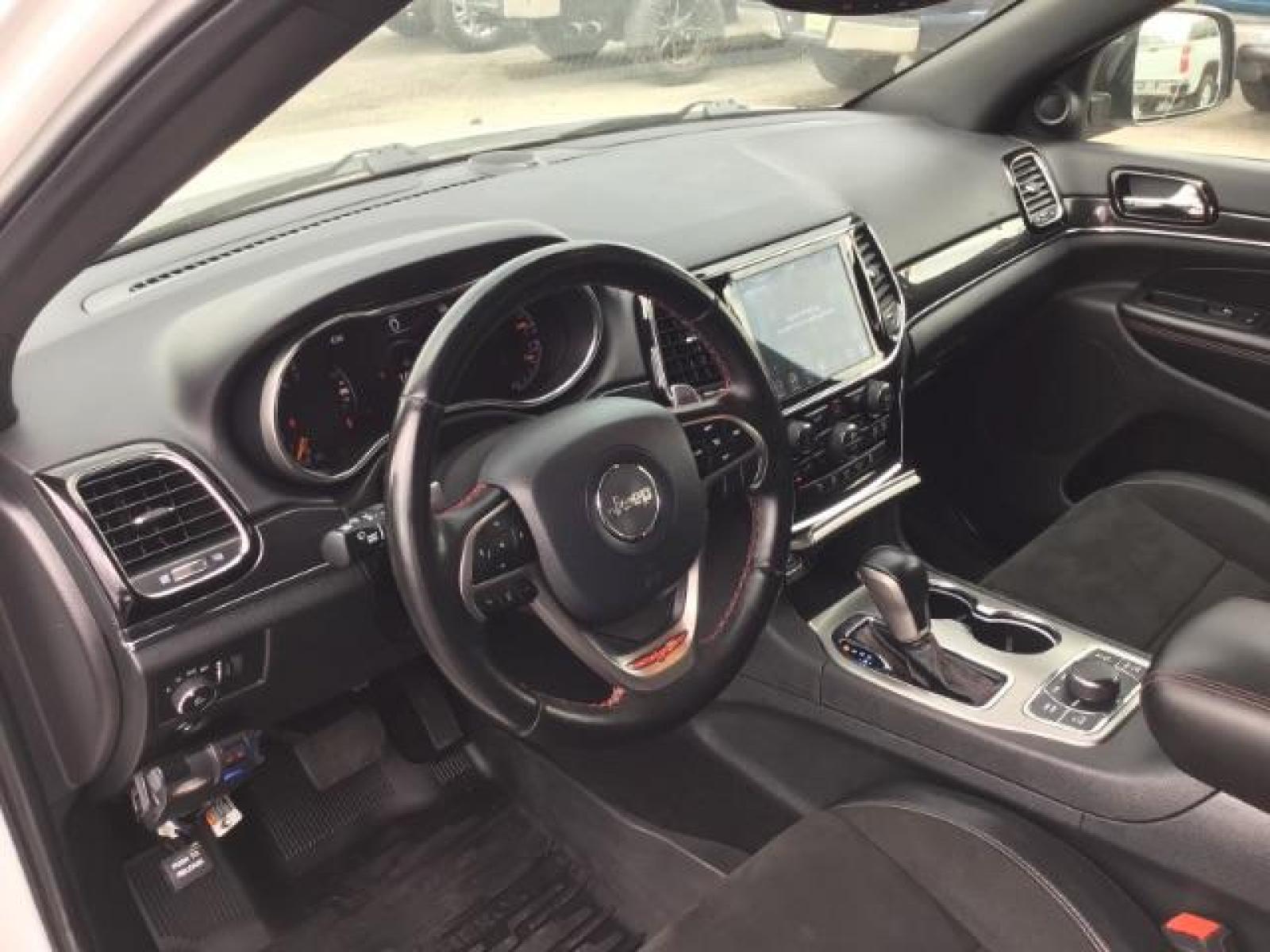 2020 Bright White Clear Coat /Black/Ruby Red, leather Jeep Grand Cherokee Trailhawk 4WD (1C4RJFLG5LC) with an 3.6L V6 DOHC 24V engine, 8-Speed Automatic transmission, located at 1235 N Woodruff Ave., Idaho Falls, 83401, (208) 523-1053, 43.507172, -112.000488 - Photo #10