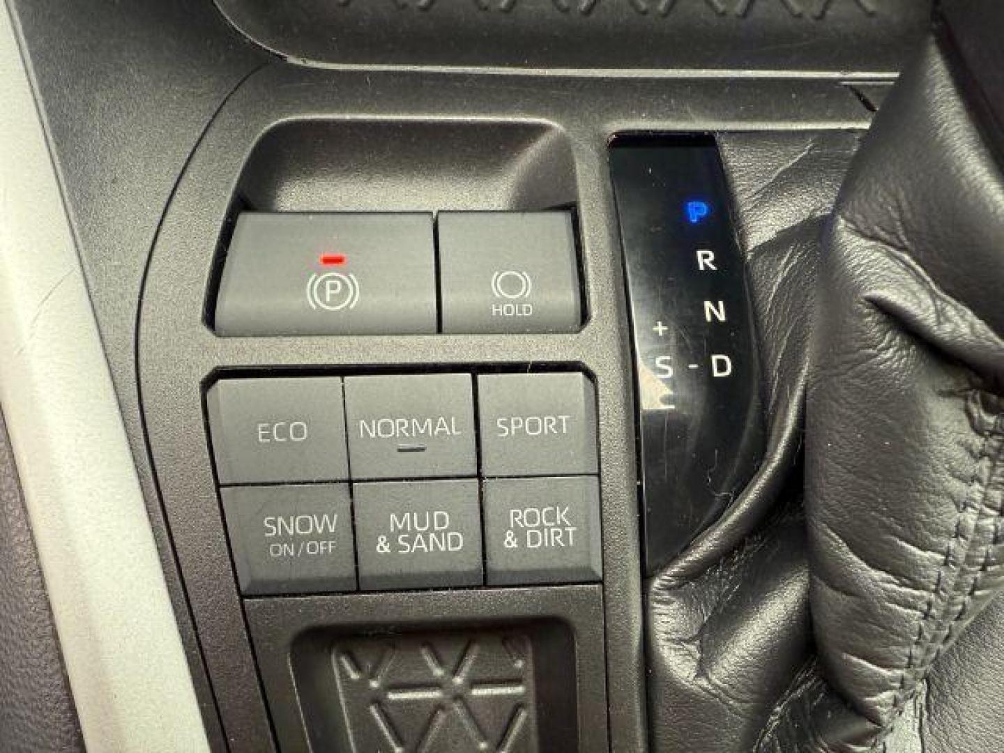 2021 Super White /Black, cloth Toyota RAV4 XLE AWD (2T3P1RFV8MC) with an 2.5L L4 DOHC 16V engine, 8-Speed Automatic transmission, located at 1235 N Woodruff Ave., Idaho Falls, 83401, (208) 523-1053, 43.507172, -112.000488 - Photo#15