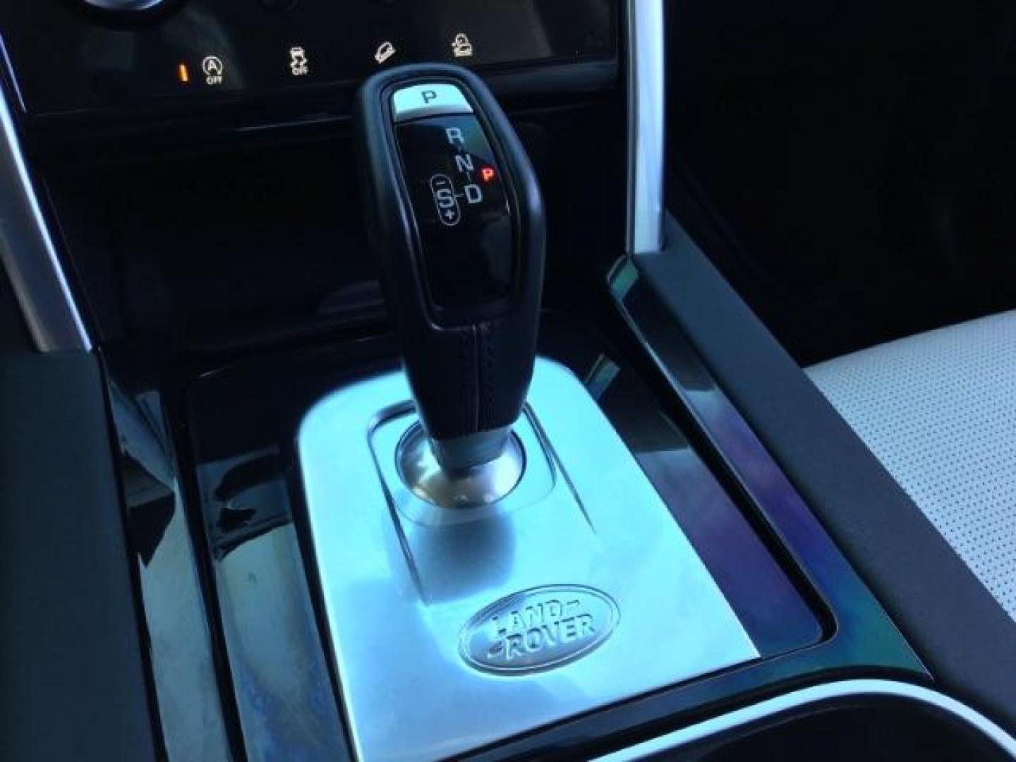 2020 Fuji White /Light Oyster, leather Land Rover Discovery Sport S (SALCJ2FX1LH) with an 2.0L L4 DOHC 16V engine, 9-Speed Automatic transmission, located at 1235 N Woodruff Ave., Idaho Falls, 83401, (208) 523-1053, 43.507172, -112.000488 - Photo#32