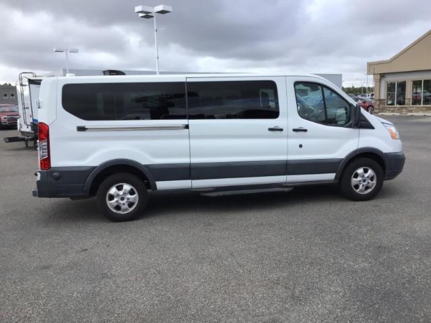 2018 WHITE /XL Ford Transit 350 Wagon Low Roof XL w/Sliding Pass. 148-in. WB (1FBZX2YG2JK) with an 3.5L V6 DOHC 24V engine, 6-Speed Automatic transmission, located at 1235 N Woodruff Ave., Idaho Falls, 83401, (208) 523-1053, 43.507172, -112.000488 - Photo#5