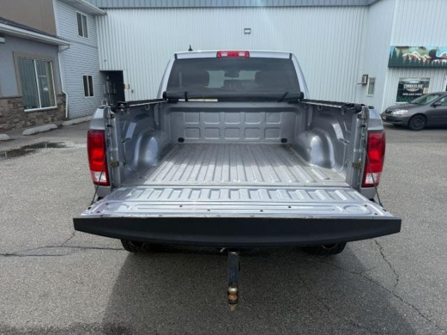 2019 SILVER /Black/Diesel Gray, cloth RAM 1500 Classic Tradesman Crew Cab SWB 4WD (1C6RR7KT1KS) with an 5.7L V8 OHV 16V engine, 8-Speed Automatic transmission, located at 1235 N Woodruff Ave., Idaho Falls, 83401, (208) 523-1053, 43.507172, -112.000488 - At Timberline Auto, finding a great deal on your next vehicle is always easy! Our experienced sales staff goal is to help find you the right vehicle at the right price! Our knowledgeable finance department has options for almost any credit score. We offer extended service contract options to prot - Photo#6