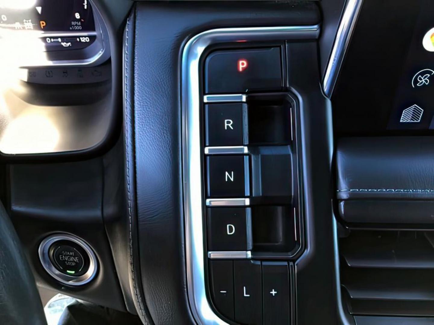 2022 Black /Jet Black Chevrolet Suburban Z71 (1GNSKDKDXNR) with an 5.3L V8 OHV 16V engine, 10-Speed Automatic transmission, located at 1235 N Woodruff Ave., Idaho Falls, 83401, (208) 523-1053, 43.507172, -112.000488 - This 2022 Chevrolet Suburban LT Z71, has the 5.3L V8 motor. It only has 35,683 miles. Comes with leather seats, both fronts seats are powered, heated seats, remote start, back up camera, lane assist, rear climate control, Bose stereo system, Running boards , and it has a towing package. **At Timberl - Photo#11