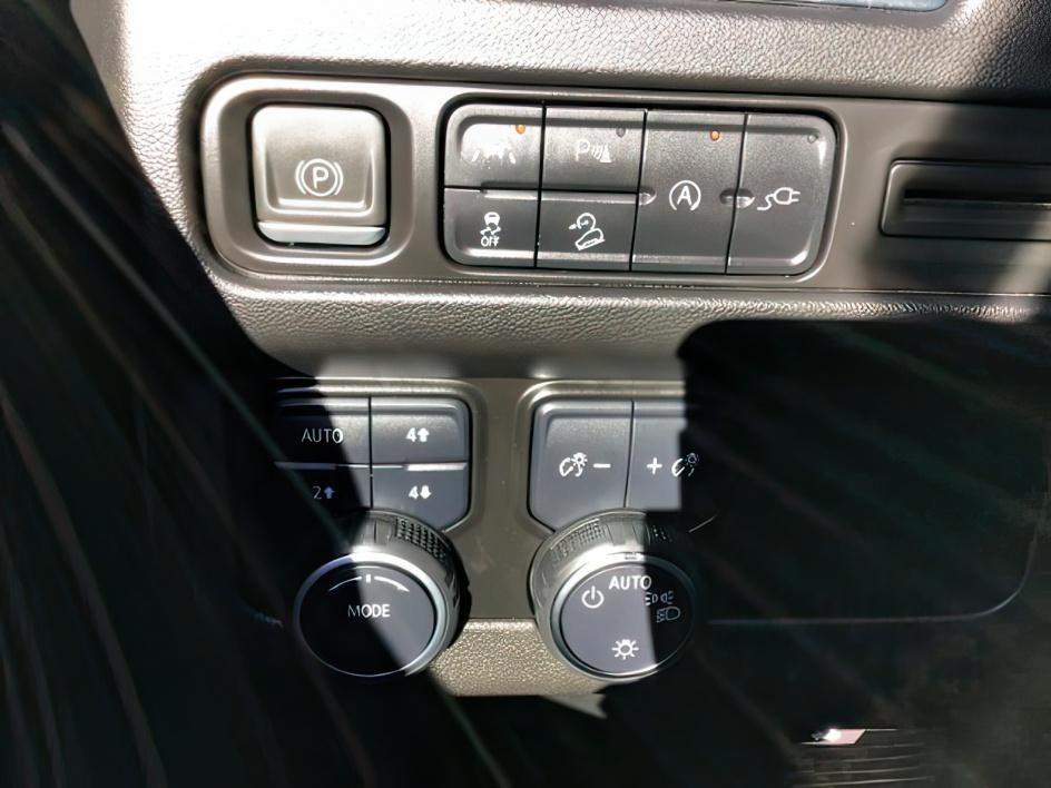 2022 Black /Jet Black Chevrolet Suburban (1GNSKDKDXNR) with an 53L V8 OHV 16V engine, Automatic transmission, located at 1175 N Woodruff Ave, Idaho Falls, ID, 83401, 43.506901, -111.999657- Photo#14