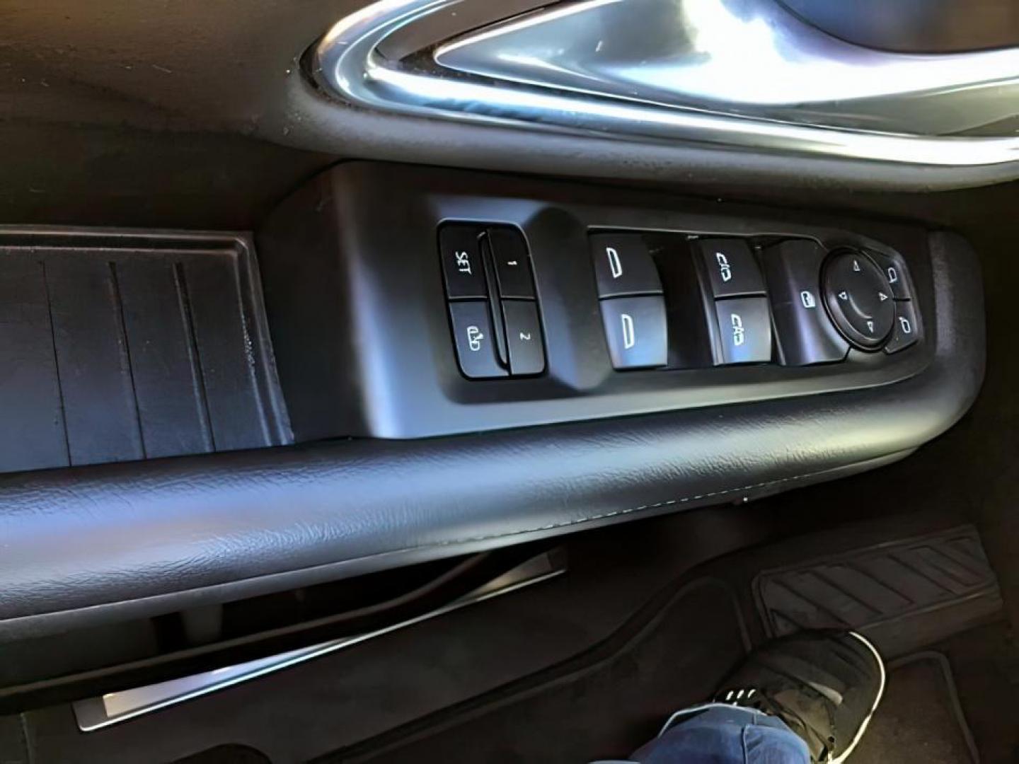 2022 Black /Jet Black Chevrolet Suburban Z71 (1GNSKDKDXNR) with an 5.3L V8 OHV 16V engine, 10-Speed Automatic transmission, located at 1235 N Woodruff Ave., Idaho Falls, 83401, (208) 523-1053, 43.507172, -112.000488 - This 2022 Chevrolet Suburban LT Z71, has the 5.3L V8 motor. It only has 35,683 miles. Comes with leather seats, both fronts seats are powered, heated seats, remote start, back up camera, lane assist, rear climate control, Bose stereo system, Running boards , and it has a towing package. **At Timberl - Photo#15