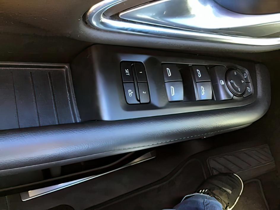 2022 Black /Jet Black Chevrolet Suburban (1GNSKDKDXNR) with an 53L V8 OHV 16V engine, Automatic transmission, located at 1175 N Woodruff Ave, Idaho Falls, ID, 83401, 43.506901, -111.999657- Photo#15