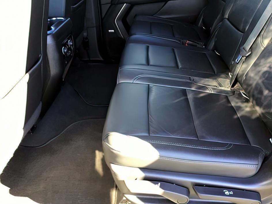 2022 Black /Jet Black Chevrolet Suburban (1GNSKDKDXNR) with an 53L V8 OHV 16V engine, Automatic transmission, located at 1175 N Woodruff Ave, Idaho Falls, ID, 83401, 43.506901, -111.999657- Photo#17