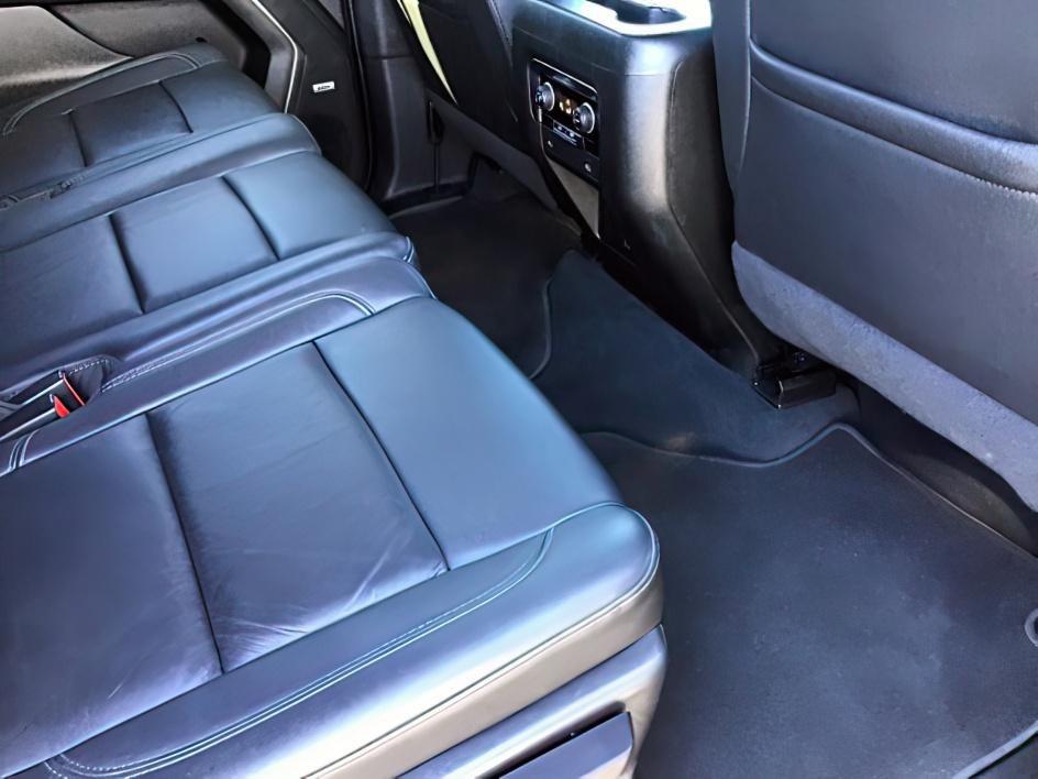 2022 Black /Jet Black Chevrolet Suburban (1GNSKDKDXNR) with an 53L V8 OHV 16V engine, Automatic transmission, located at 1175 N Woodruff Ave, Idaho Falls, ID, 83401, 43.506901, -111.999657- Photo#20