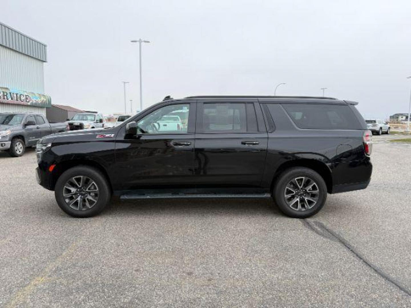 2022 Black /Jet Black Chevrolet Suburban (1GNSKDKDXNR) with an 53L V8 OHV 16V engine, Automatic transmission, located at 1175 N Woodruff Ave, Idaho Falls, ID, 83401, 43.506901, -111.999657 - This 2022 Chevrolet Suburban LT Z71, has the 5.3L V8 motor. It only has 35,683 miles. Comes with leather seats, both fronts seats are powered, heated seats, remote start, back up camera, lane assist, rear climate control, Bose stereo system, Running boards , and it has a towing package. **At Timberl - Photo#26