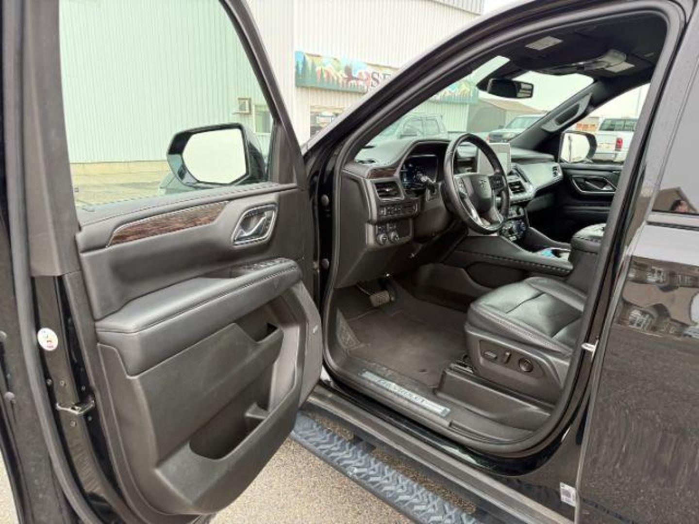 2022 Black /Jet Black Chevrolet Suburban (1GNSKDKDXNR) with an 53L V8 OHV 16V engine, Automatic transmission, located at 1175 N Woodruff Ave, Idaho Falls, ID, 83401, 43.506901, -111.999657 - This 2022 Chevrolet Suburban LT Z71, has the 5.3L V8 motor. It only has 35,683 miles. Comes with leather seats, both fronts seats are powered, heated seats, remote start, back up camera, lane assist, rear climate control, Bose stereo system, Running boards , and it has a towing package. **At Timberl - Photo#37