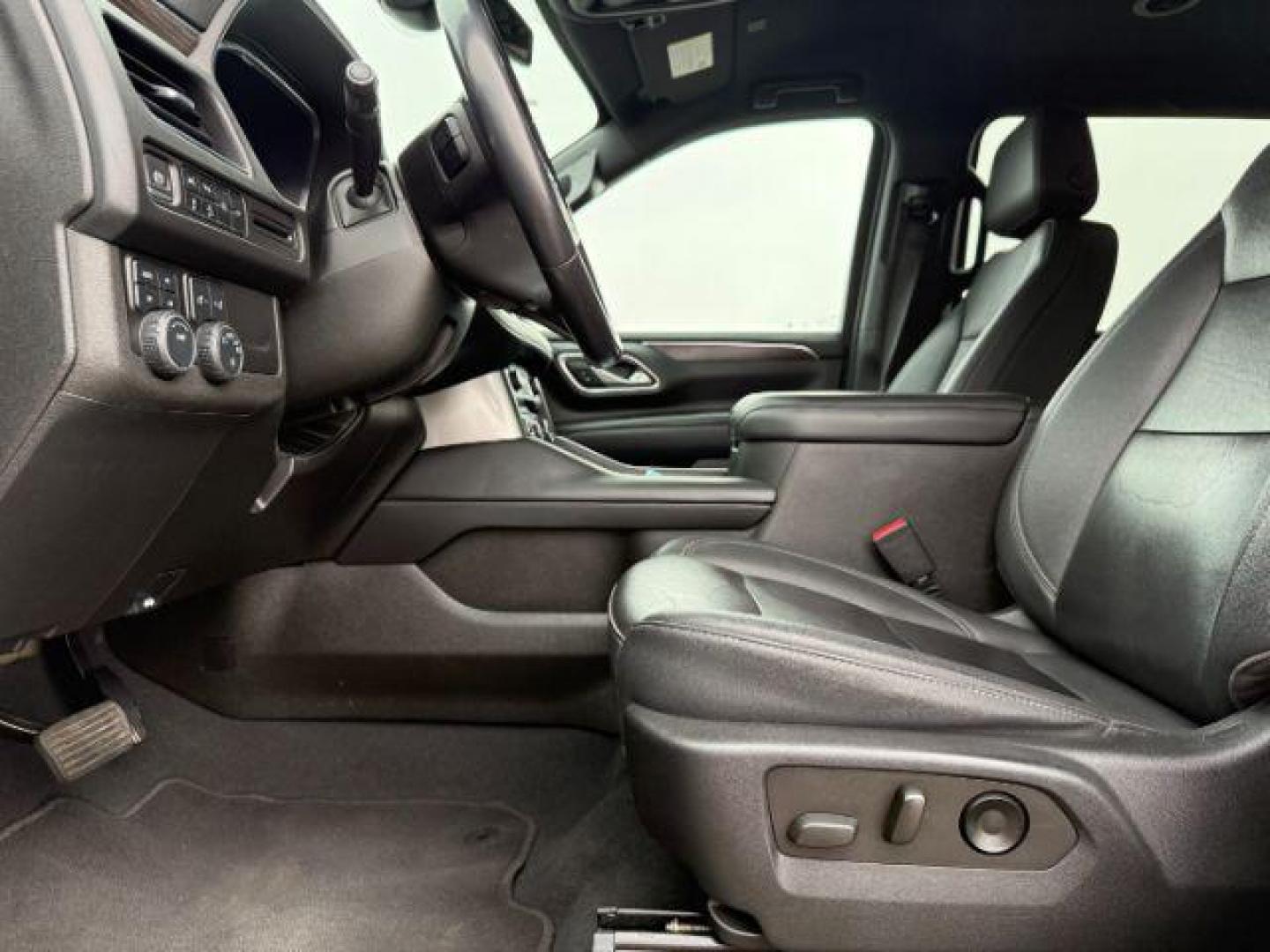 2022 Black /Jet Black Chevrolet Suburban (1GNSKDKDXNR) with an 53L V8 OHV 16V engine, Automatic transmission, located at 1175 N Woodruff Ave, Idaho Falls, ID, 83401, 43.506901, -111.999657 - This 2022 Chevrolet Suburban LT Z71, has the 5.3L V8 motor. It only has 35,683 miles. Comes with leather seats, both fronts seats are powered, heated seats, remote start, back up camera, lane assist, rear climate control, Bose stereo system, Running boards , and it has a towing package. **At Timberl - Photo#38