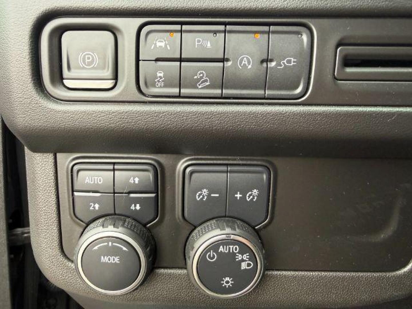 2022 Black /Jet Black Chevrolet Suburban (1GNSKDKDXNR) with an 53L V8 OHV 16V engine, Automatic transmission, located at 1175 N Woodruff Ave, Idaho Falls, ID, 83401, 43.506901, -111.999657 - This 2022 Chevrolet Suburban LT Z71, has the 5.3L V8 motor. It only has 35,683 miles. Comes with leather seats, both fronts seats are powered, heated seats, remote start, back up camera, lane assist, rear climate control, Bose stereo system, Running boards , and it has a towing package. **At Timberl - Photo#44