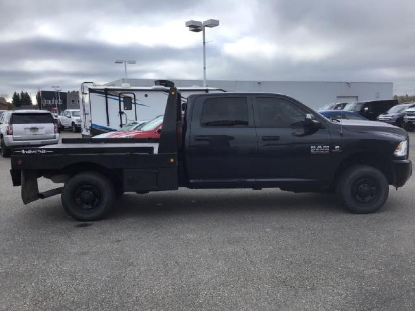 2016 GRAY /Black/Diesel Gray, cloth RAM 2500 Tradesman Crew Cab LWB 4WD (3C6UR5HL2GG) with an 6.7L L6 OHV 24V TURBO DIESEL engine, 6-Speed Automatic transmission, located at 1235 N Woodruff Ave., Idaho Falls, 83401, (208) 523-1053, 43.507172, -112.000488 - Photo#5