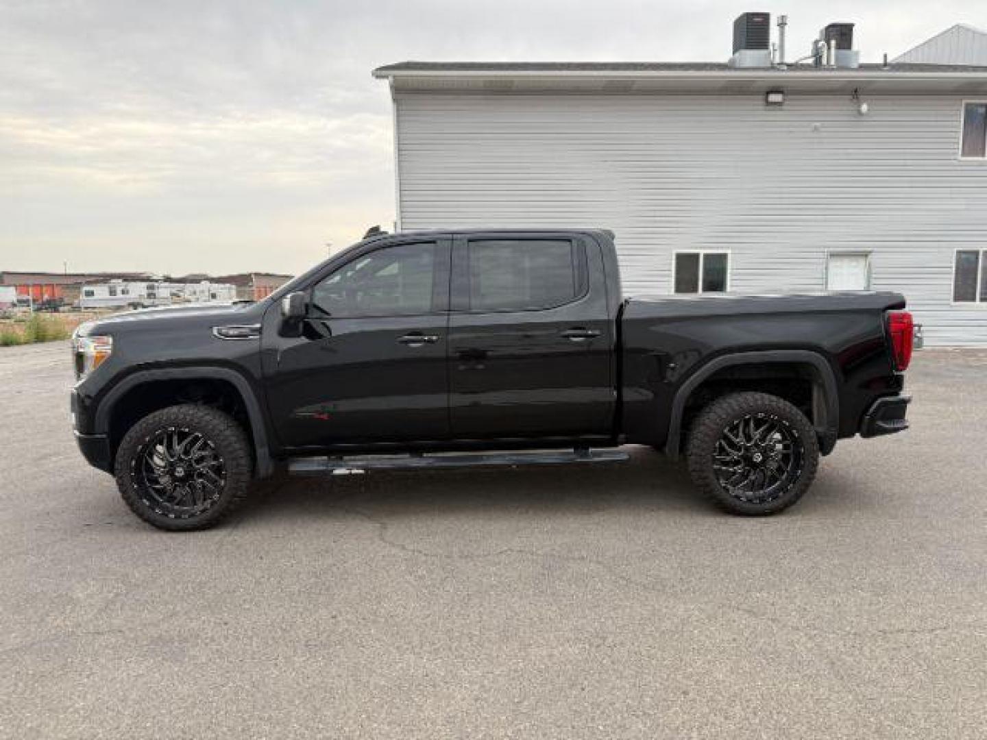 2020 Onyx Black /Jet Black w/Kalahari Accents, leather GMC Sierra 1500 (1GTP9EEL2LZ) with an 62L V8 OHV 16V engine, Automatic transmission, located at 1175 N Woodruff Ave, Idaho Falls, ID, 83401, 43.506901, -111.999657 - At Timberline Auto, finding a great deal on your next vehicle is always easy! Our experienced sales staff's goal is to help find you the right vehicle at the right price! Our knowledgeable finance department has options for almost any credit score. We offer extended service contract options to prote - Photo#27
