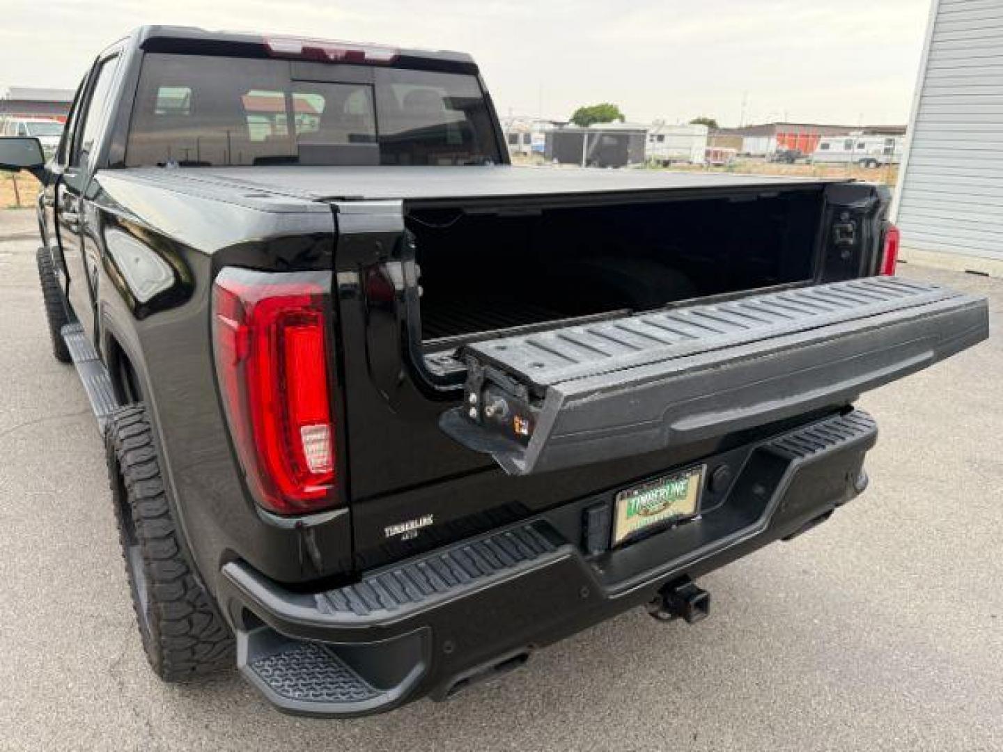 2020 Onyx Black /Jet Black w/Kalahari Accents, leather GMC Sierra 1500 (1GTP9EEL2LZ) with an 62L V8 OHV 16V engine, Automatic transmission, located at 1175 N Woodruff Ave, Idaho Falls, ID, 83401, 43.506901, -111.999657 - At Timberline Auto, finding a great deal on your next vehicle is always easy! Our experienced sales staff's goal is to help find you the right vehicle at the right price! Our knowledgeable finance department has options for almost any credit score. We offer extended service contract options to prote - Photo#31