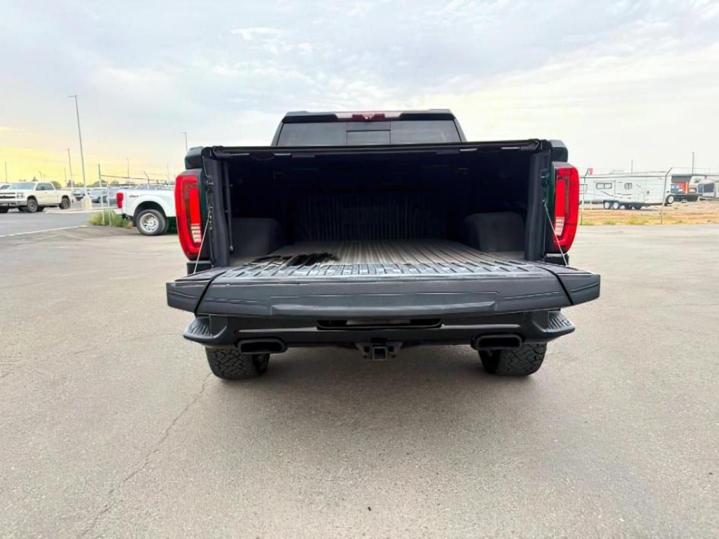2020 Onyx Black /Jet Black w/Kalahari Accents, leather GMC Sierra 1500 (1GTP9EEL2LZ) with an 62L V8 OHV 16V engine, Automatic transmission, located at 1175 N Woodruff Ave, Idaho Falls, ID, 83401, 43.506901, -111.999657 - At Timberline Auto, finding a great deal on your next vehicle is always easy! Our experienced sales staff's goal is to help find you the right vehicle at the right price! Our knowledgeable finance department has options for almost any credit score. We offer extended service contract options to prote - Photo#6