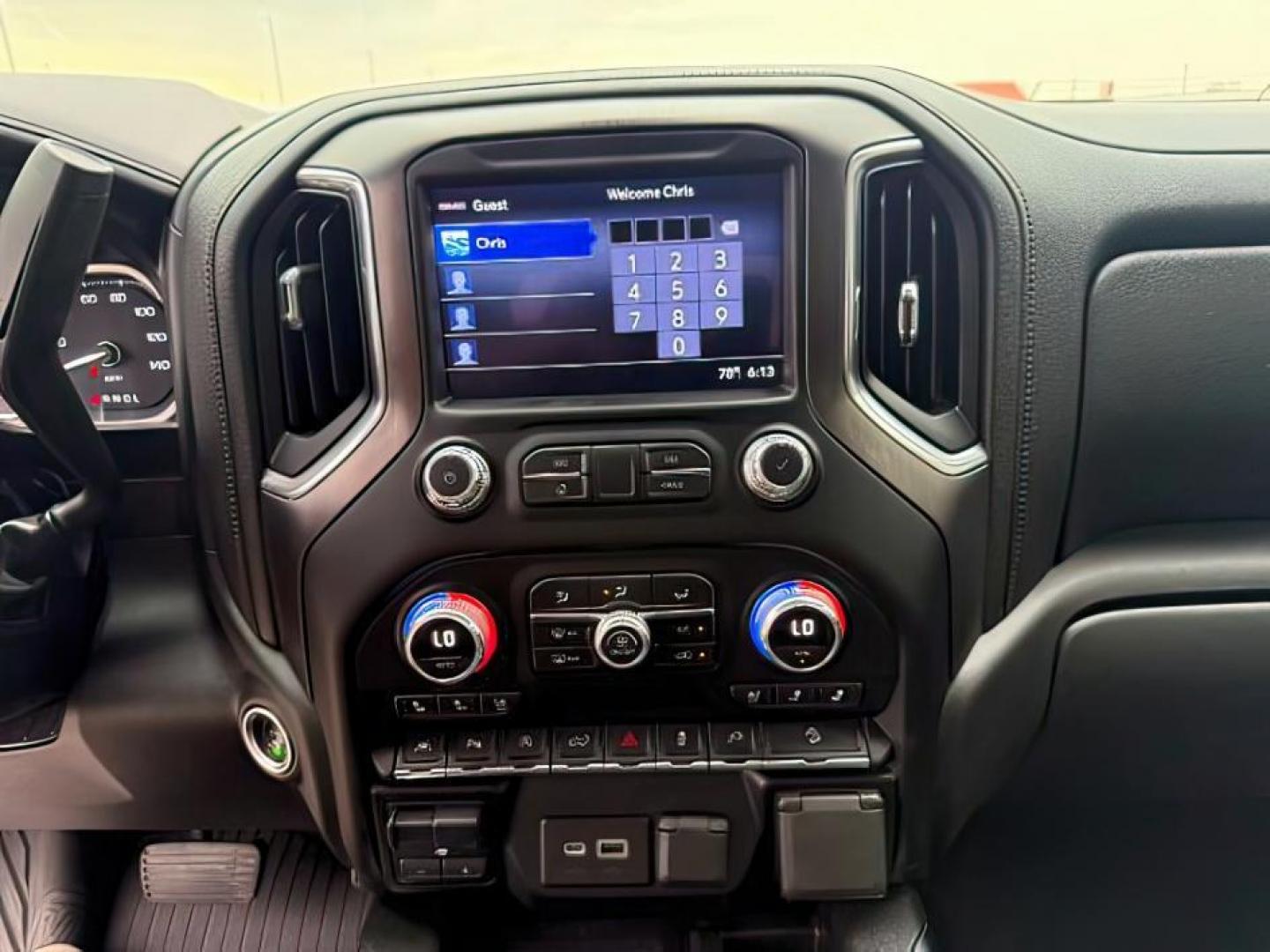 2020 Onyx Black /Jet Black w/Kalahari Accents, leather GMC Sierra 1500 (1GTP9EEL2LZ) with an 62L V8 OHV 16V engine, Automatic transmission, located at 1175 N Woodruff Ave, Idaho Falls, ID, 83401, 43.506901, -111.999657 - At Timberline Auto, finding a great deal on your next vehicle is always easy! Our experienced sales staff's goal is to help find you the right vehicle at the right price! Our knowledgeable finance department has options for almost any credit score. We offer extended service contract options to prote - Photo#16