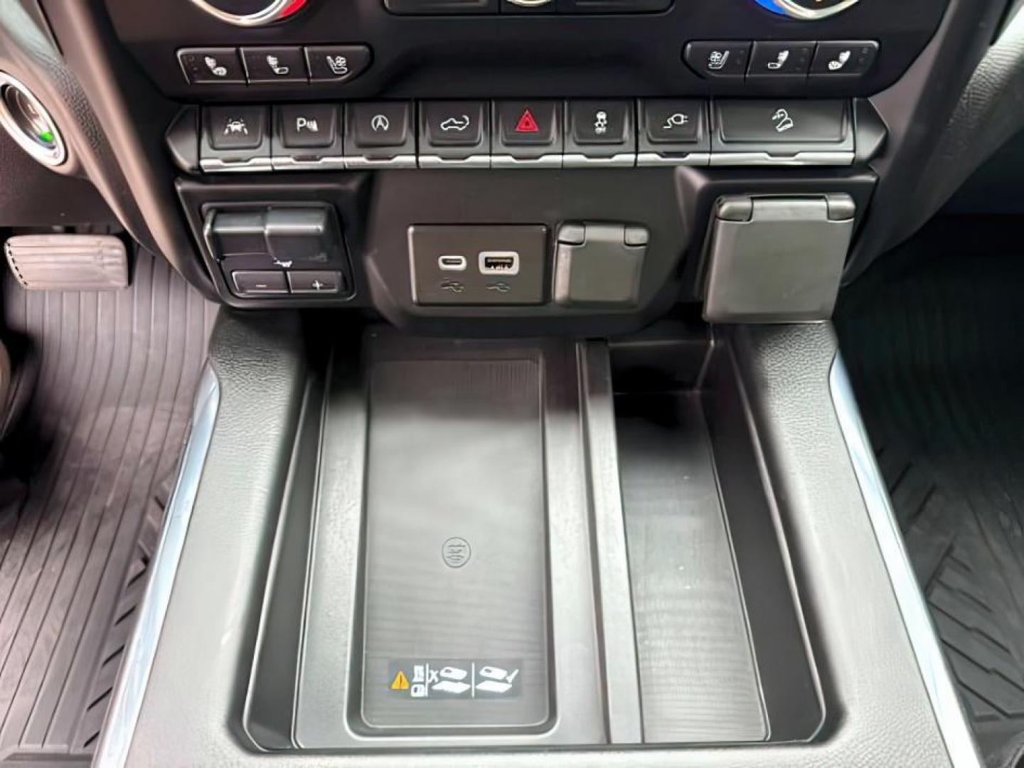 2020 Onyx Black /Jet Black w/Kalahari Accents, leather GMC Sierra 1500 (1GTP9EEL2LZ) with an 62L V8 OHV 16V engine, Automatic transmission, located at 1175 N Woodruff Ave, Idaho Falls, ID, 83401, 43.506901, -111.999657 - At Timberline Auto, finding a great deal on your next vehicle is always easy! Our experienced sales staff's goal is to help find you the right vehicle at the right price! Our knowledgeable finance department has options for almost any credit score. We offer extended service contract options to prote - Photo#17