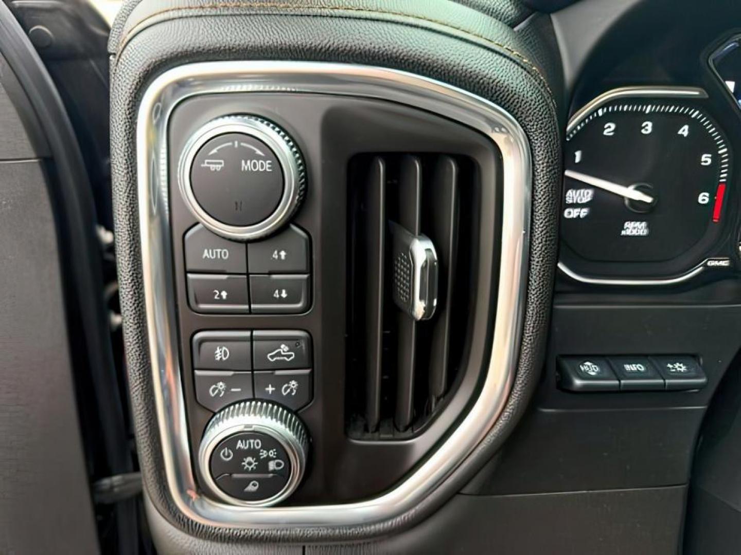 2020 Onyx Black /Jet Black w/Kalahari Accents, leather GMC Sierra 1500 (1GTP9EEL2LZ) with an 62L V8 OHV 16V engine, Automatic transmission, located at 1175 N Woodruff Ave, Idaho Falls, ID, 83401, 43.506901, -111.999657 - At Timberline Auto, finding a great deal on your next vehicle is always easy! Our experienced sales staff's goal is to help find you the right vehicle at the right price! Our knowledgeable finance department has options for almost any credit score. We offer extended service contract options to prote - Photo#19