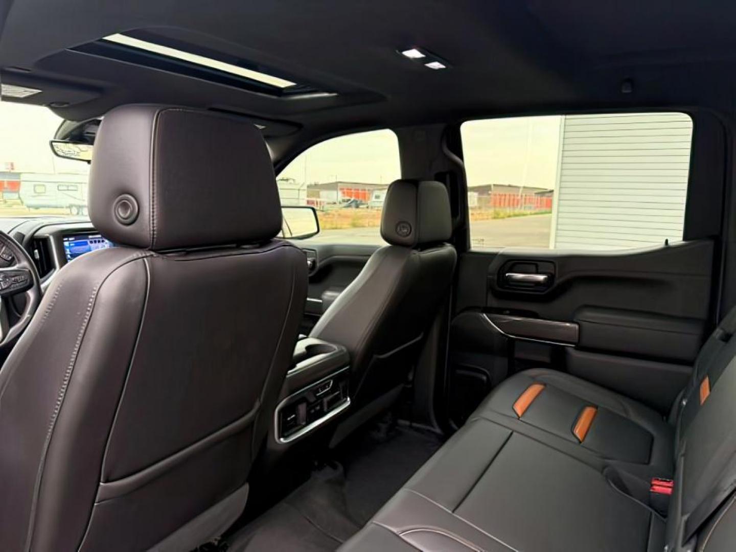 2020 Onyx Black /Jet Black w/Kalahari Accents, leather GMC Sierra 1500 (1GTP9EEL2LZ) with an 62L V8 OHV 16V engine, Automatic transmission, located at 1175 N Woodruff Ave, Idaho Falls, ID, 83401, 43.506901, -111.999657 - At Timberline Auto, finding a great deal on your next vehicle is always easy! Our experienced sales staff's goal is to help find you the right vehicle at the right price! Our knowledgeable finance department has options for almost any credit score. We offer extended service contract options to prote - Photo#24