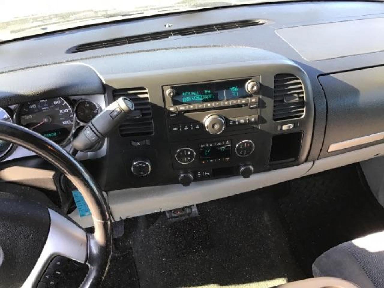 2007 SILVER /CLOTH Chevrolet Silverado 3500HD LT (1GCHK39657E) with an 6.6 engine, AUTOMATIC transmission, located at 1235 N Woodruff Ave., Idaho Falls, 83401, (208) 523-1053, 43.507172, -112.000488 - This 2007 Chevrolet 3500HD 4x4 LT, with the 6.6L diesel motor, cloth interior, cruise control, power locks, power windows, and AM/FM CD player. At Timberline Auto it is always easy to find a great deal on your next vehicle! Our experienced sales staff can help find the right vehicle that will fit - Photo #10