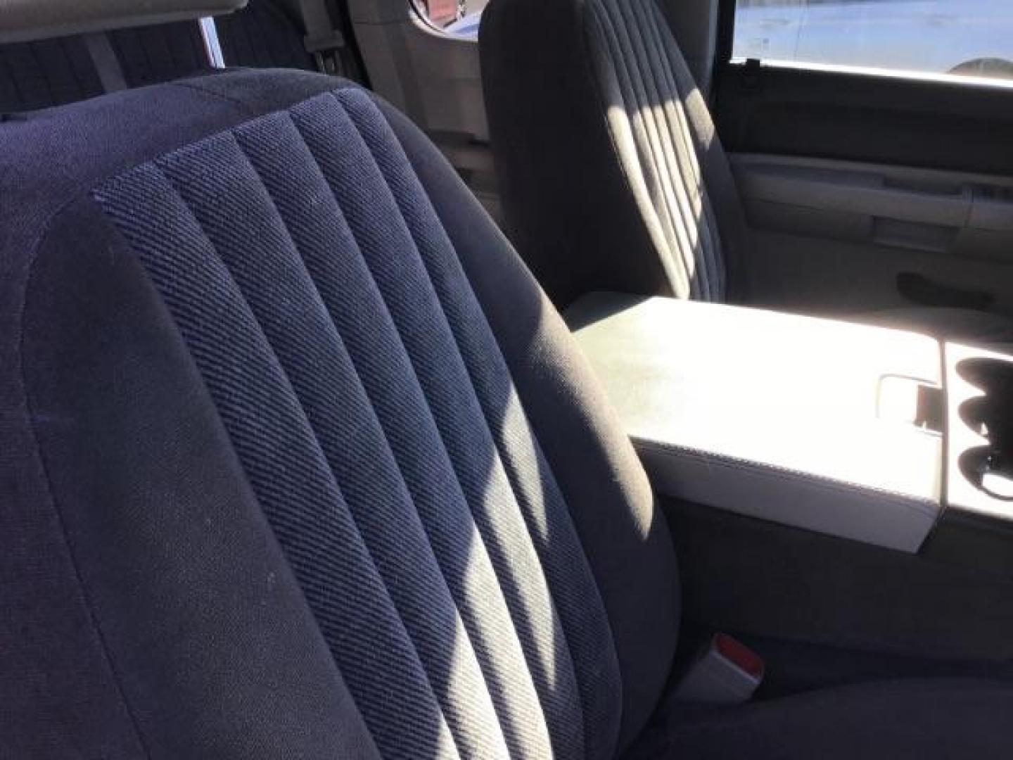 2007 SILVER /CLOTH Chevrolet Silverado 3500HD LT (1GCHK39657E) with an 6.6 engine, AUTOMATIC transmission, located at 1235 N Woodruff Ave., Idaho Falls, 83401, (208) 523-1053, 43.507172, -112.000488 - This 2007 Chevrolet 3500HD 4x4 LT, with the 6.6L diesel motor, cloth interior, cruise control, power locks, power windows, and AM/FM CD player. At Timberline Auto it is always easy to find a great deal on your next vehicle! Our experienced sales staff can help find the right vehicle that will fit - Photo#20