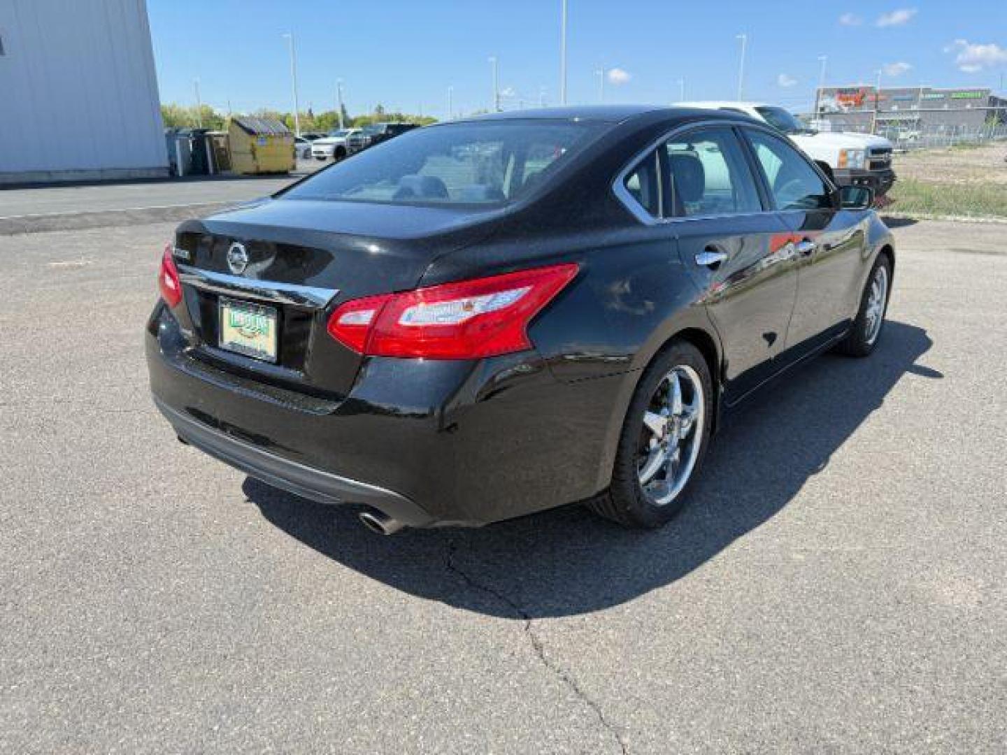 2017 BLACK /BLACK Nissan Altima 2.5 SV (1N4AL3AP4HN) with an 2.5 engine, AUTOMATIC transmission, located at 1235 N Woodruff Ave., Idaho Falls, 83401, (208) 523-1053, 43.507172, -112.000488 - At Timberline Auto, finding a great deal on your next vehicle is always easy! Our experienced sales staff's goal is to help find you the right vehicle at the right price! Our knowledgeable finance department has options for almost any credit score. We offer extended service contract options to prote - Photo#4