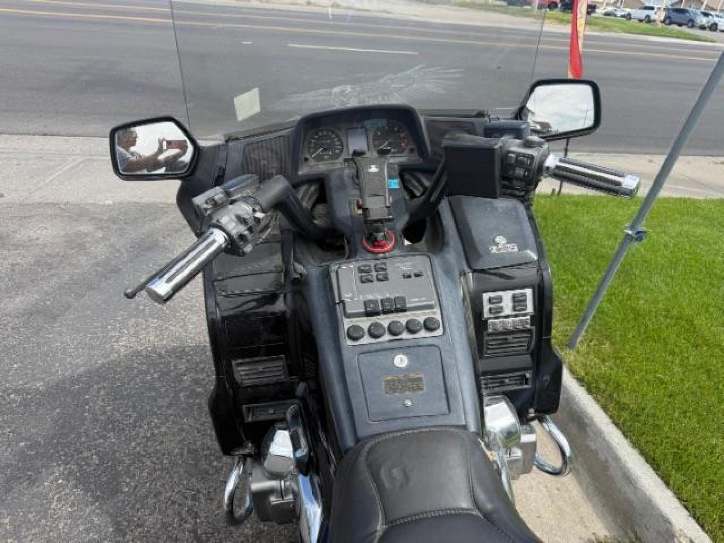 1991 BLACK /NA Honda GL1500A (1HFSC2206MA) with an 1520CC engine, Automatic transmission, located at 1175 N Woodruff Ave, Idaho Falls, ID, 83401, 43.506901, -111.999657 - At Timberline Auto, finding a great deal on your next vehicle is always easy! Our experienced sales staff's goal is to help find you the right vehicle at the right price! Our knowledgeable finance department has options for almost any credit score. We offer extended service contract options to prote - Photo#3