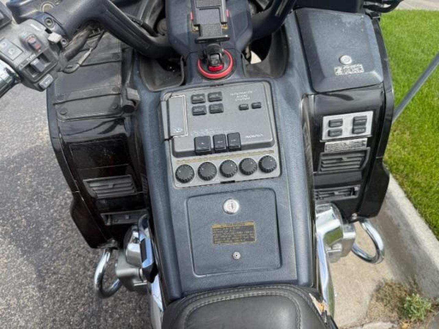 1991 BLACK /NA Honda GL1500A (1HFSC2206MA) with an 1520CC engine, Automatic transmission, located at 1175 N Woodruff Ave, Idaho Falls, ID, 83401, 43.506901, -111.999657 - At Timberline Auto, finding a great deal on your next vehicle is always easy! Our experienced sales staff's goal is to help find you the right vehicle at the right price! Our knowledgeable finance department has options for almost any credit score. We offer extended service contract options to prote - Photo#4