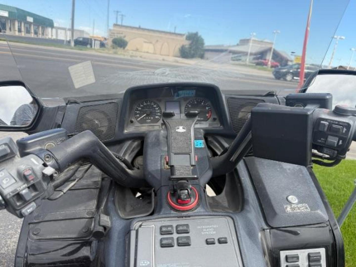 1991 BLACK /NA Honda GL1500A (1HFSC2206MA) with an 1520CC engine, Automatic transmission, located at 1175 N Woodruff Ave, Idaho Falls, ID, 83401, 43.506901, -111.999657 - At Timberline Auto, finding a great deal on your next vehicle is always easy! Our experienced sales staff's goal is to help find you the right vehicle at the right price! Our knowledgeable finance department has options for almost any credit score. We offer extended service contract options to prote - Photo#5