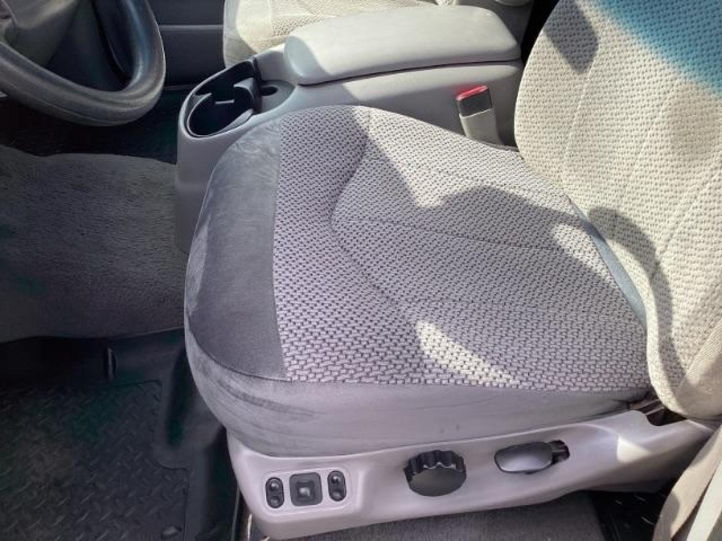 2001 WHITE /Medium Graphite Cloth Ford F-150 XLT SuperCrew 4WD (1FTRW08L51K) with an 5.4L V8 SOHC 16V engine, 4-Speed Automatic transmission, located at 1235 N Woodruff Ave., Idaho Falls, 83401, (208) 523-1053, 43.507172, -112.000488 - Photo#9
