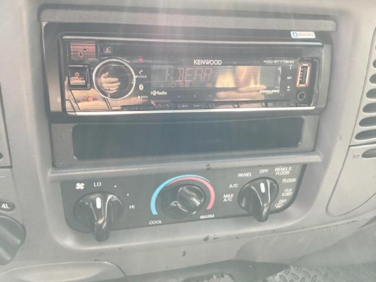 2001 WHITE /Medium Graphite Cloth Ford F-150 XLT SuperCrew 4WD (1FTRW08L51K) with an 5.4L V8 SOHC 16V engine, 4-Speed Automatic transmission, located at 1235 N Woodruff Ave., Idaho Falls, 83401, (208) 523-1053, 43.507172, -112.000488 - Photo#12