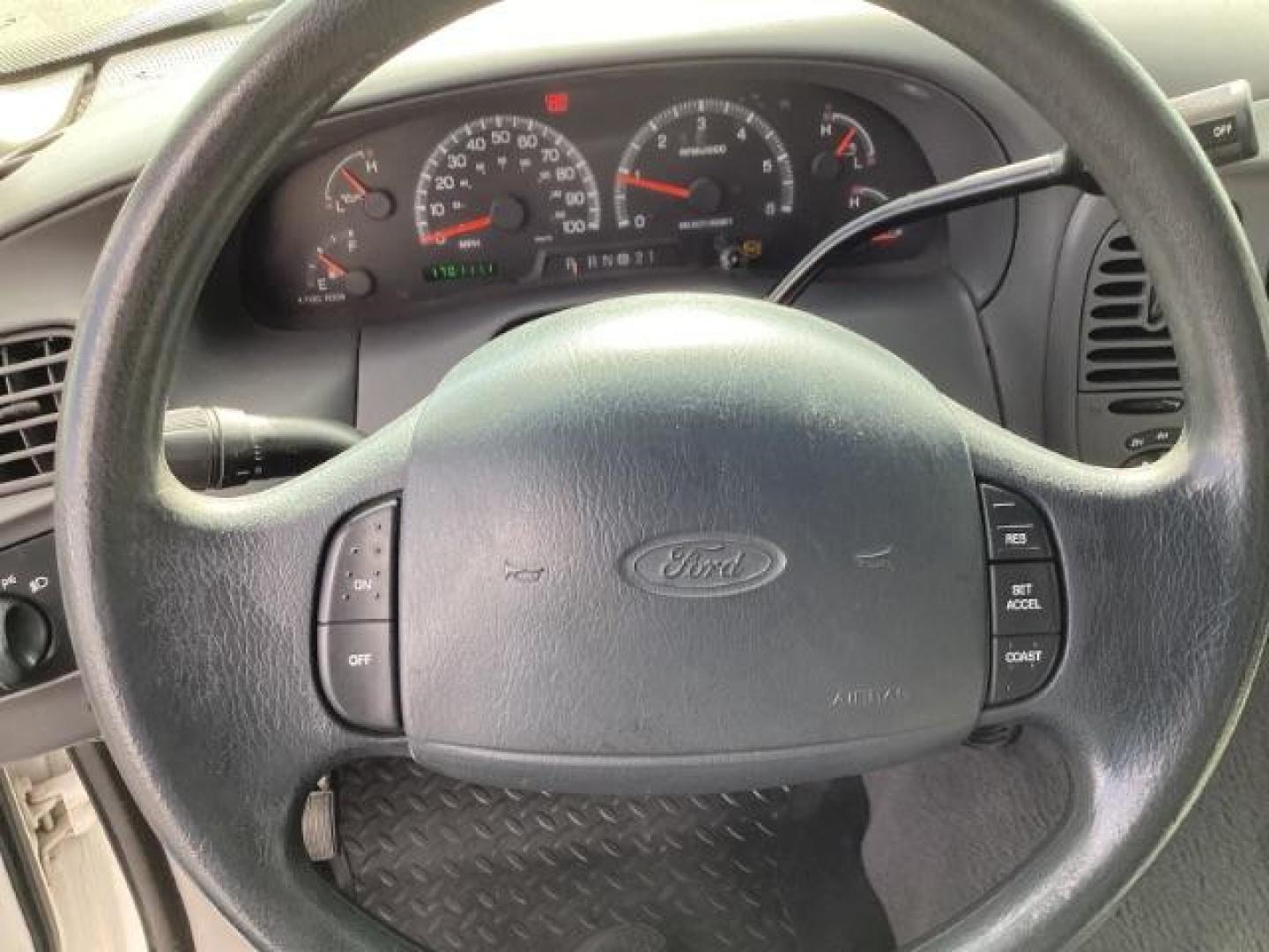 2001 WHITE /Medium Graphite Cloth Ford F-150 XLT SuperCrew 4WD (1FTRW08L51K) with an 5.4L V8 SOHC 16V engine, 4-Speed Automatic transmission, located at 1235 N Woodruff Ave., Idaho Falls, 83401, (208) 523-1053, 43.507172, -112.000488 - Photo#14