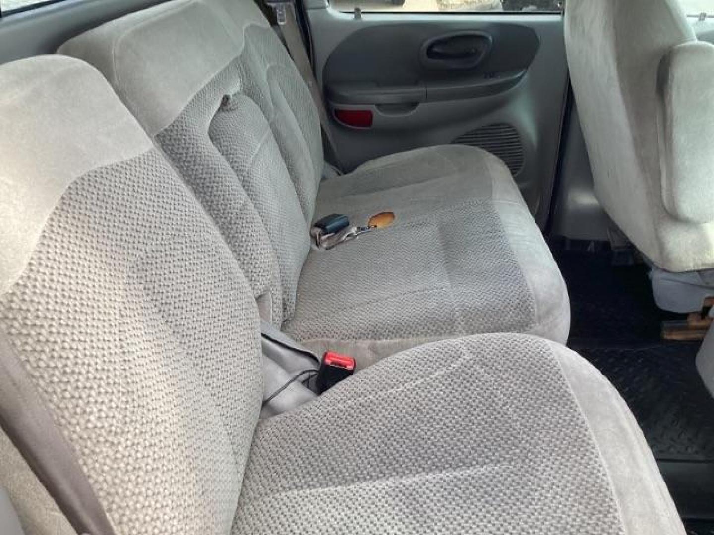 2001 WHITE /Medium Graphite Cloth Ford F-150 XLT SuperCrew 4WD (1FTRW08L51K) with an 5.4L V8 SOHC 16V engine, 4-Speed Automatic transmission, located at 1235 N Woodruff Ave., Idaho Falls, 83401, (208) 523-1053, 43.507172, -112.000488 - Photo#18