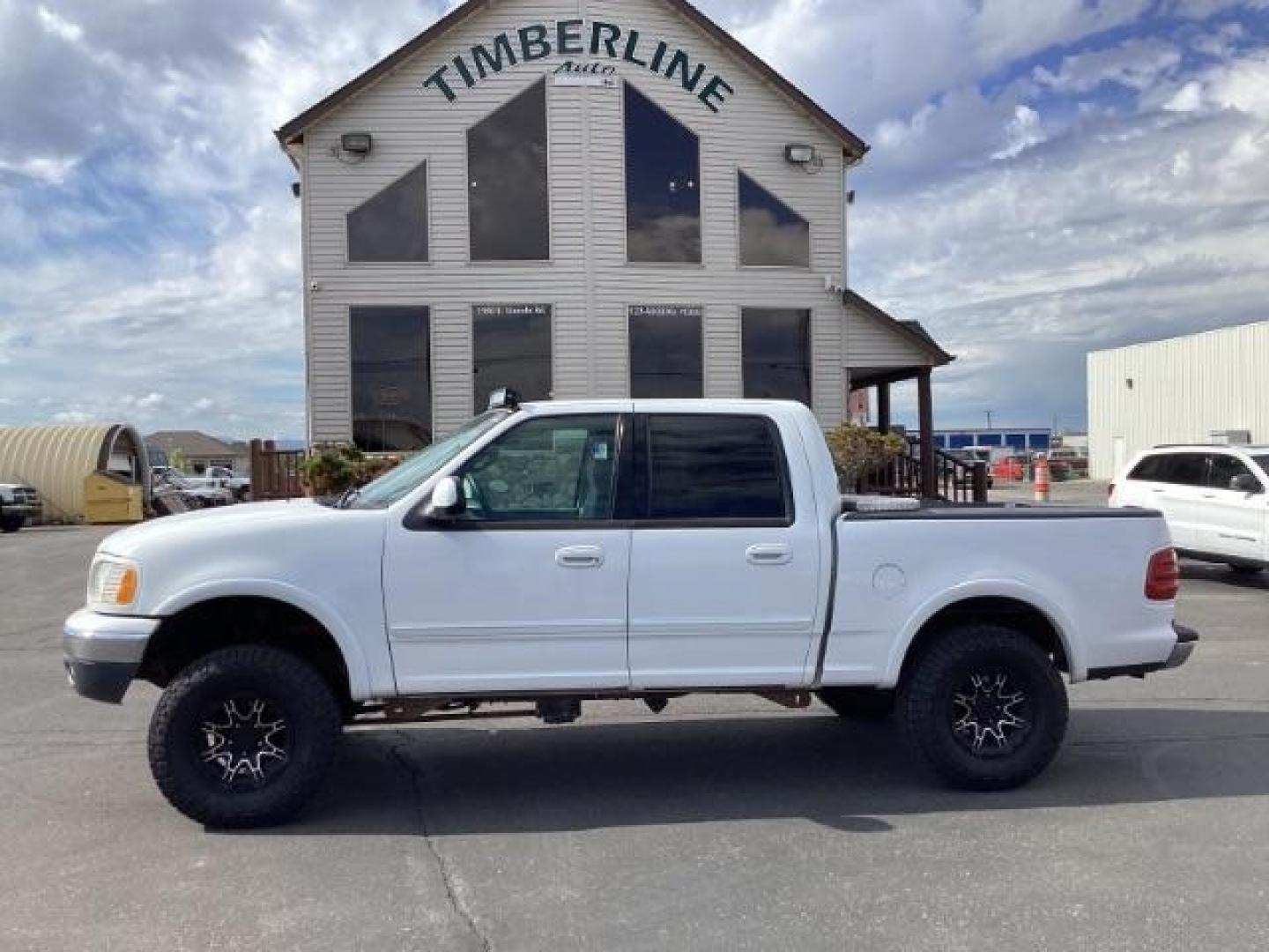2001 WHITE /Medium Graphite Cloth Ford F-150 XLT SuperCrew 4WD (1FTRW08L51K) with an 5.4L V8 SOHC 16V engine, 4-Speed Automatic transmission, located at 1235 N Woodruff Ave., Idaho Falls, 83401, (208) 523-1053, 43.507172, -112.000488 - Photo#2
