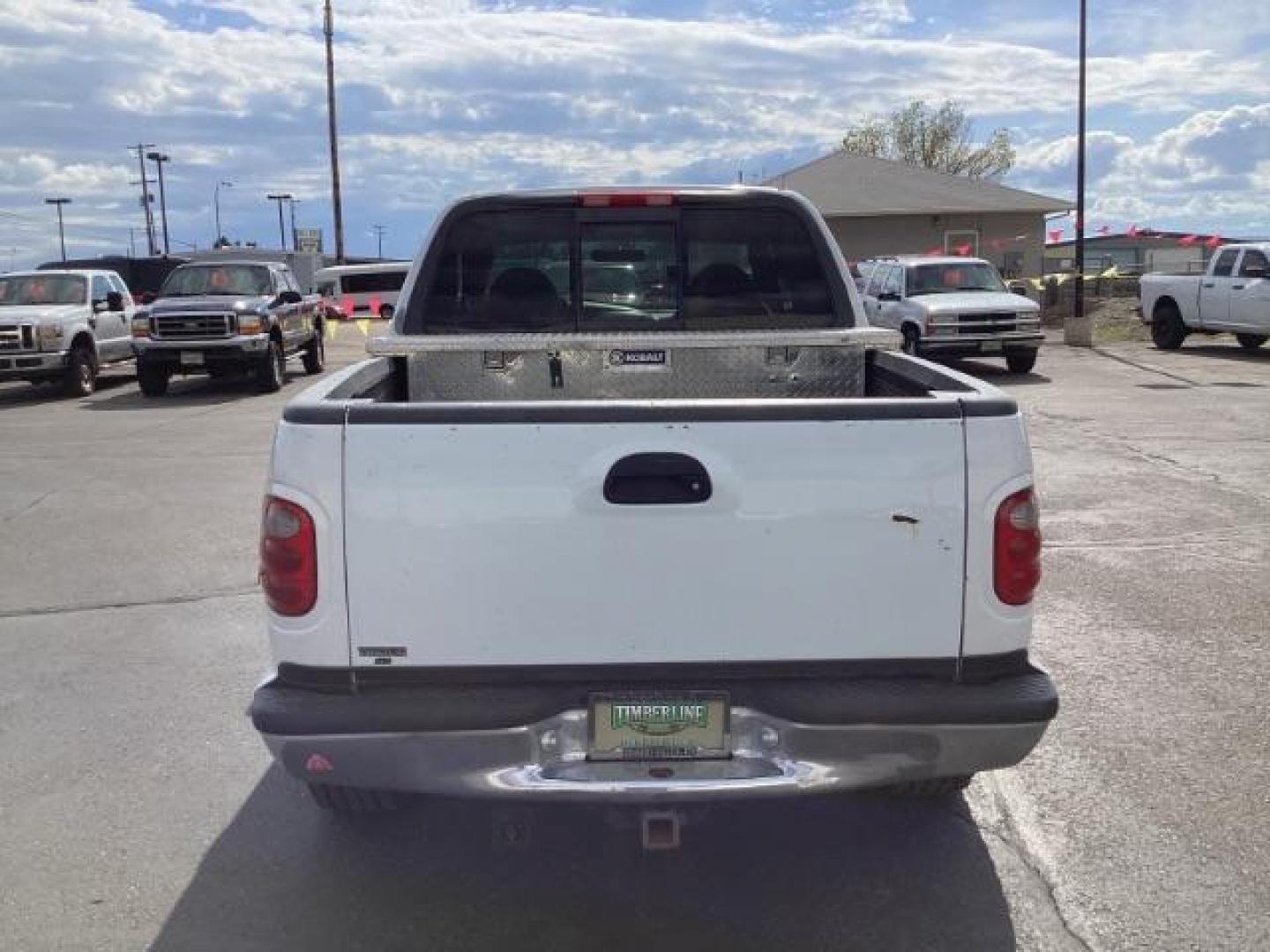 2001 WHITE /Medium Graphite Cloth Ford F-150 XLT SuperCrew 4WD (1FTRW08L51K) with an 5.4L V8 SOHC 16V engine, 4-Speed Automatic transmission, located at 1235 N Woodruff Ave., Idaho Falls, 83401, (208) 523-1053, 43.507172, -112.000488 - Photo#3