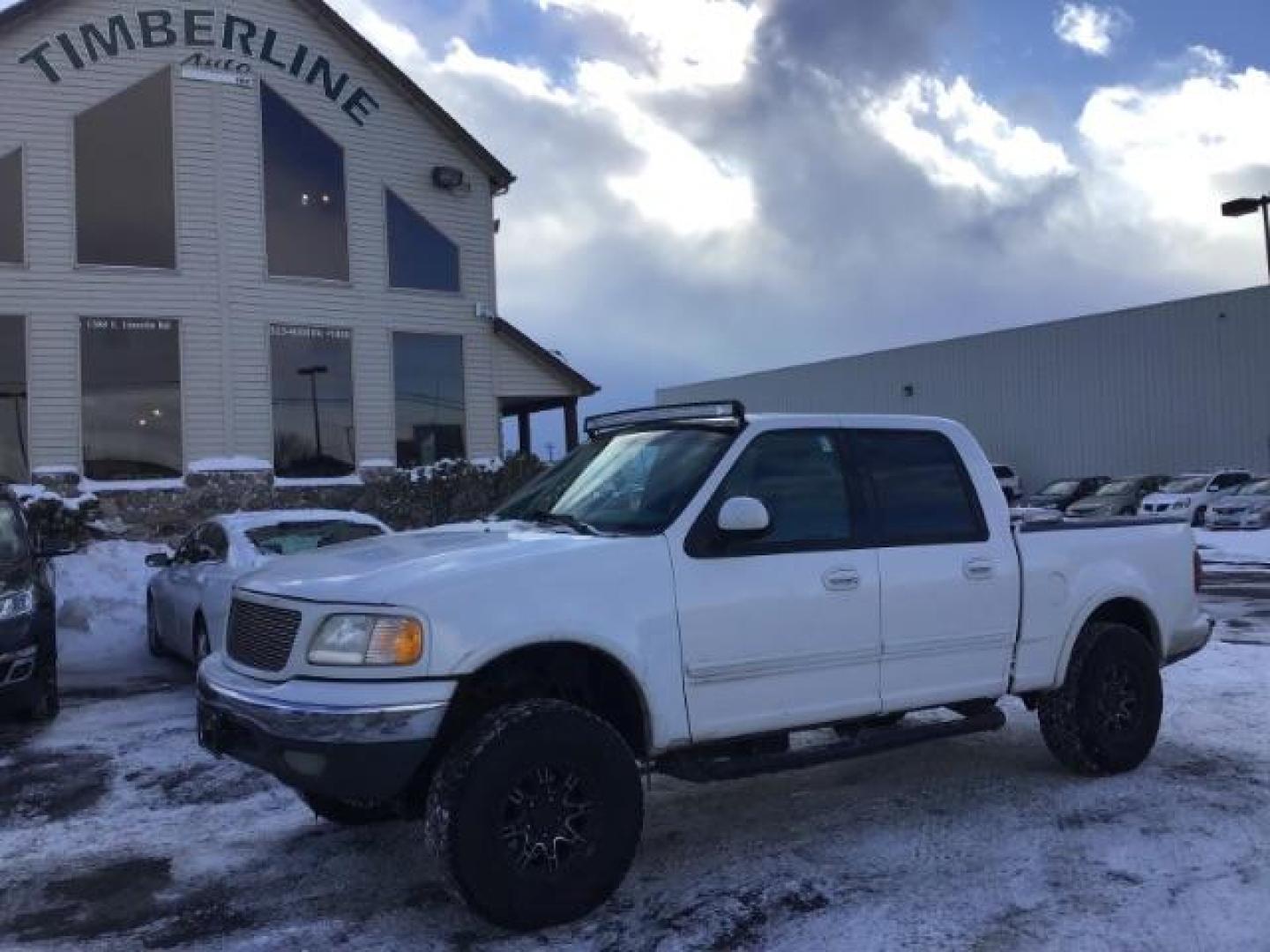 2001 WHITE /Medium Graphite Cloth Ford F-150 XLT SuperCrew 4WD (1FTRW08L51K) with an 5.4L V8 SOHC 16V engine, 4-Speed Automatic transmission, located at 1235 N Woodruff Ave., Idaho Falls, 83401, (208) 523-1053, 43.507172, -112.000488 - Photo#0