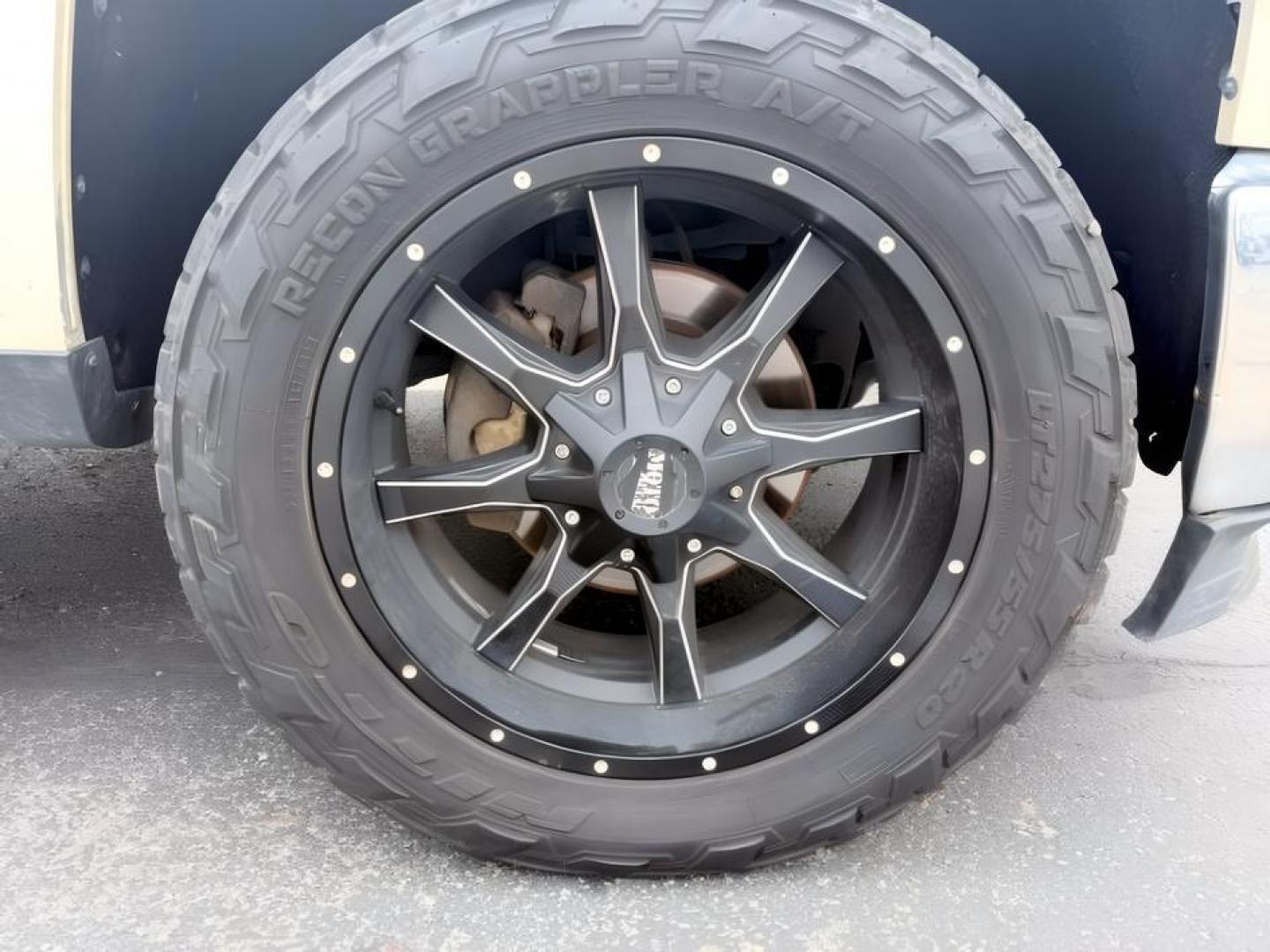 2014 WHITE /LEATHER Chevrolet Silverado 1500 (3GCUKSEC2EG) with an 53L V8 VORTEC engine, Automatic transmission, located at 1175 N Woodruff Ave, Idaho Falls, ID, 83401, 43.506901, -111.999657 - Strong V8 performance and full size truck utility come together in this 2014 Chevrolet Silverado 1500 Crew Cab 4x4 powered by a 5.3L EcoTec3 V8 engine. Built on Chevrolet's proven half ton platform, this Silverado delivers the capability needed for towing, hauling, and everyday work or travel demand- Photo#9